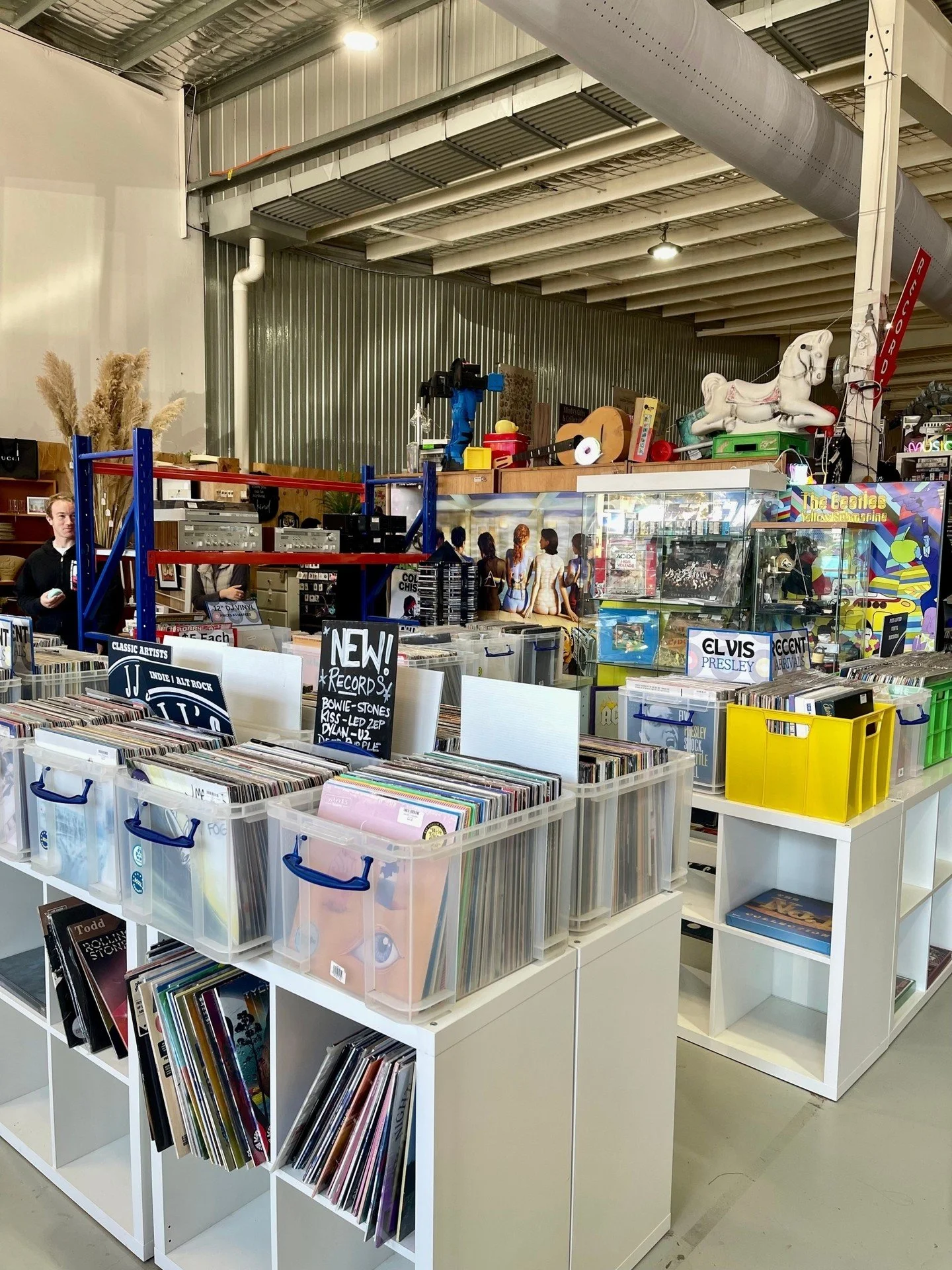 Classic tunes and fresh hits 🎶
JJ's Vinyls and N5-P has a vast range of vinyls, cds and tapes. Sure to spin you back in time! They even make the perfect gift for collectors✨
*
*
*
*
*
#furnitureupcycle #furnitures #upcycling #upcycledfurniture #upcy
