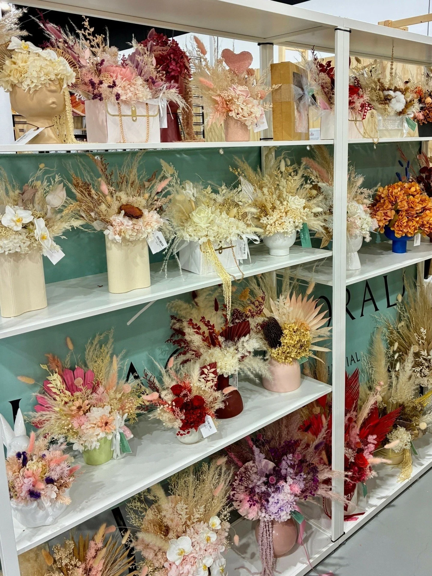 Blooms that last a lifetime 💐
🌸 Find Inaco Florals range of everlasting bouquets at our Ferntree Gully and Preston store today!
*
*
*
*
*
#melbournemarket #indoormarket #marketfair #mothersday #mum #gifts #giftsforher #special #vintage #handmadetre