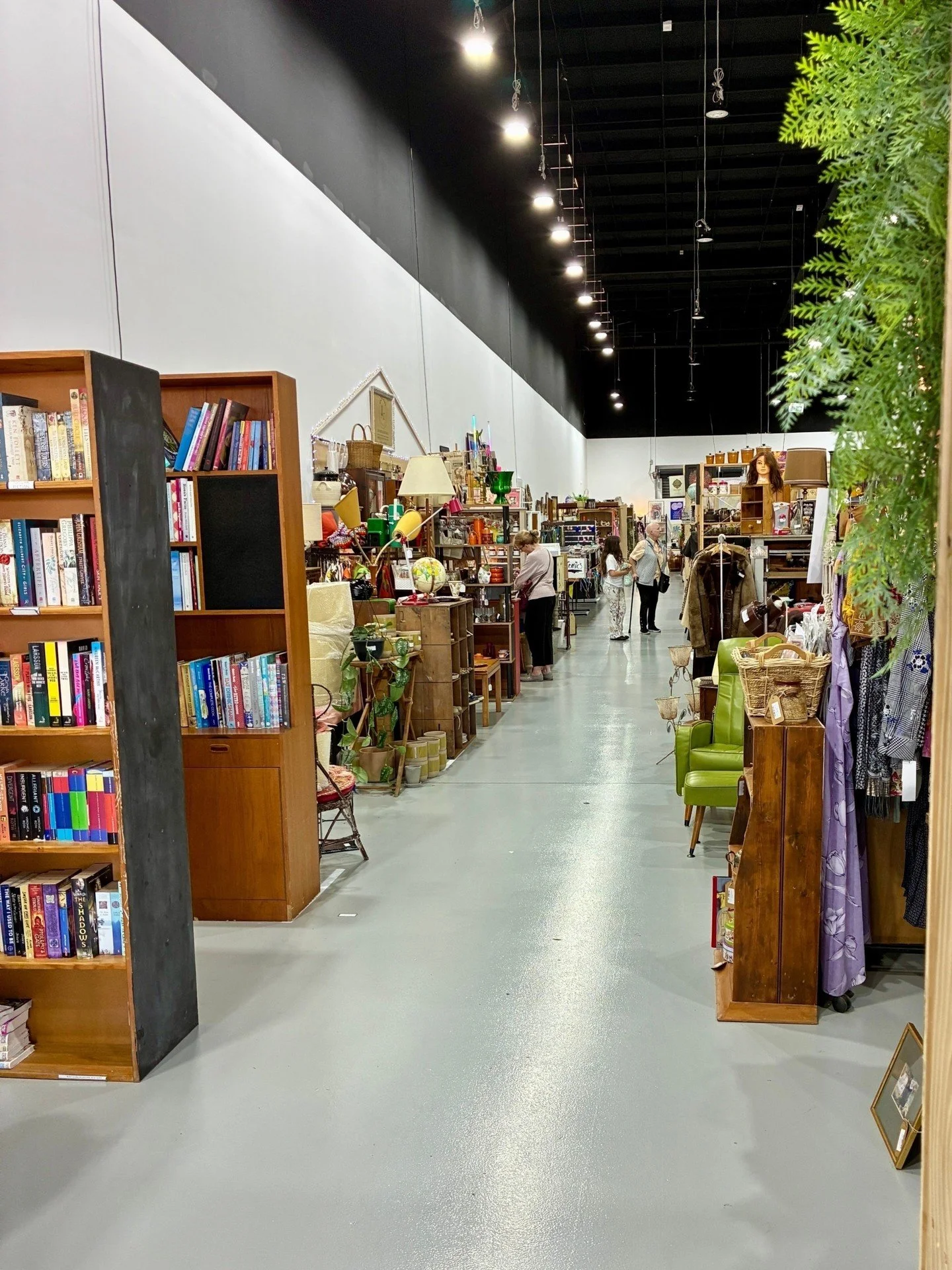 Wander the aisles and see what you find ✨
With hundreds of stalls to explore, there&rsquo;s always something waiting to be discovered. From vintage pieces to handmade goods and everything in between, it&rsquo;s the perfect way to spend the day!
*
*
*