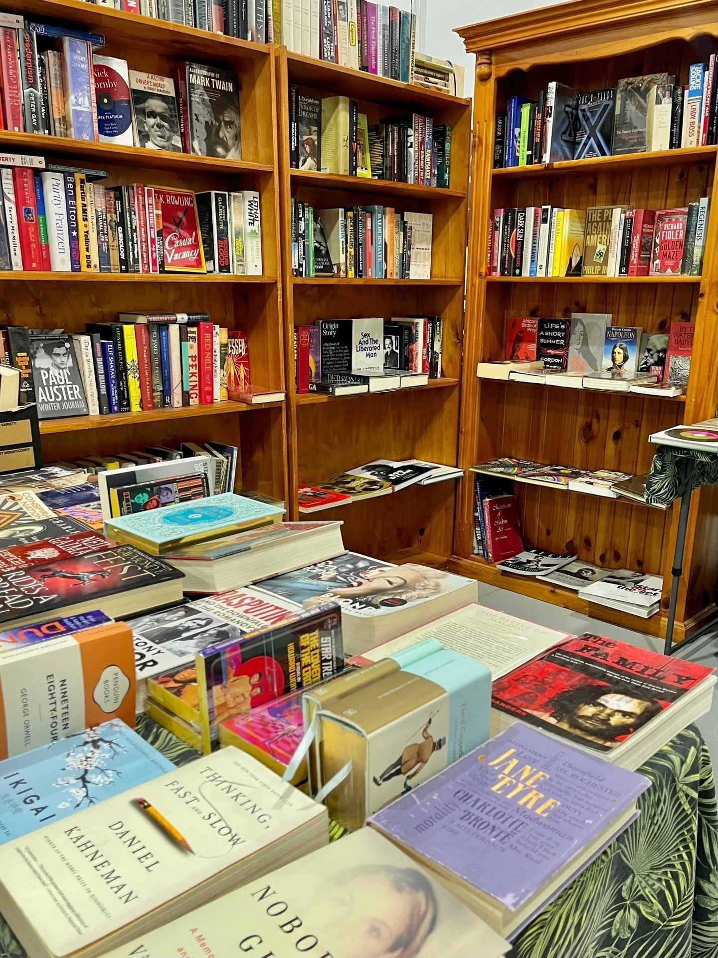 For the mums who love to get lost in a good book 📚💐

From beautiful reads to book-themed gifts, find the perfect Mother&rsquo;s Day surprise at Market Fair Ferntree Gully &amp; Preston ✨

*
*
*
*
*
#melbournemarket #indoormarket #marketfair #mother