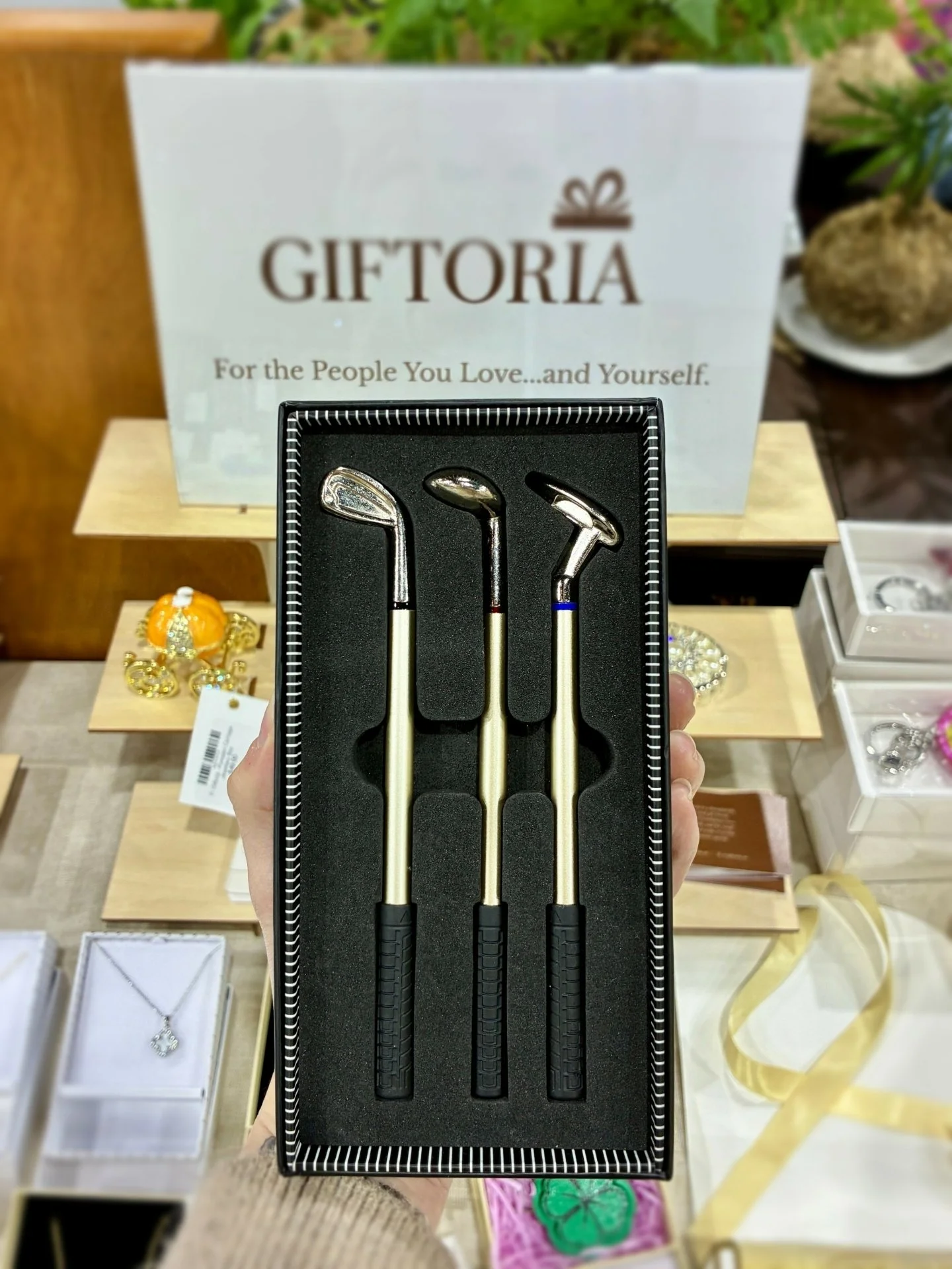 Game night just got better ⛳️ 
Pick up this mini golf set from the Giftoria stall at Market Fair Preston✨
*
*
*
*
*
#vintagestore #thingstodoinmelbourne #thrifting #circularfashion #thrifted #thriftedfashion #melbournethrift #vintagemarket #indoormar