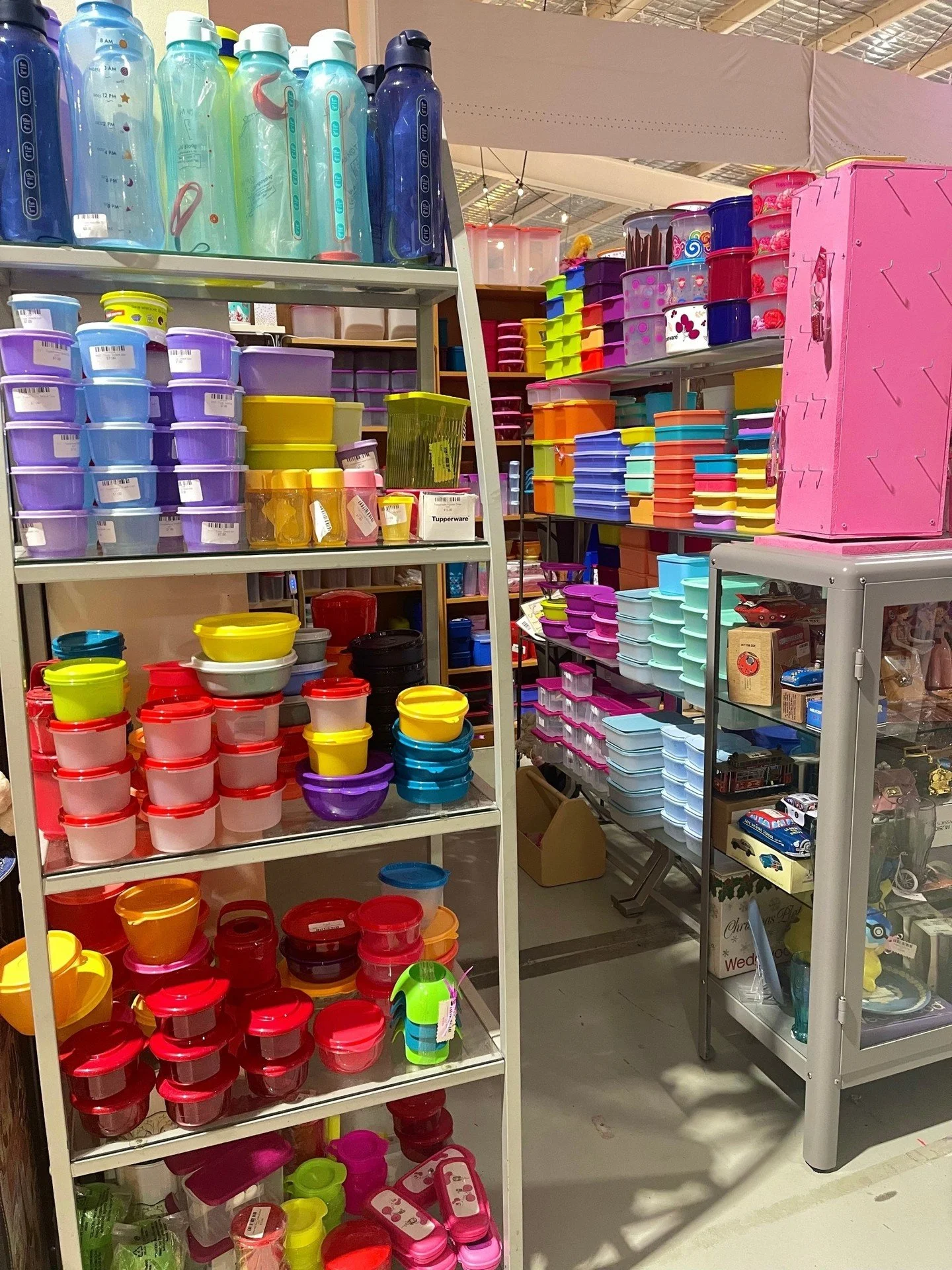 Practical, durable and made to last 🧡

Discover colourful Tupperware and everyday essentials at Market Fair Ferntree Gully ✨
*
*
*
*
*
#vintagestore #thingstodoinmelbourne #thrifting #circularfashion #thrifted #thriftedfashion #melbournethrift #vint