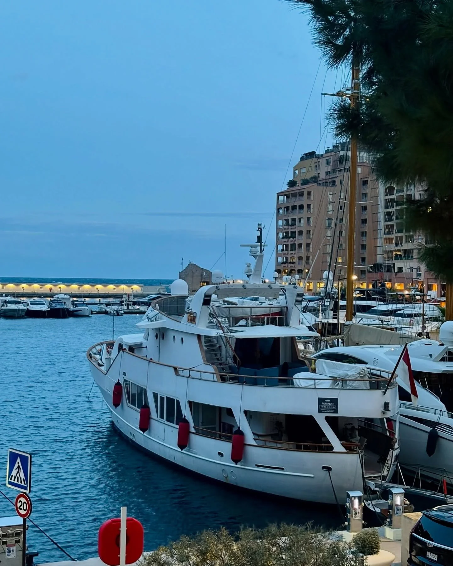 Dreaming of the South of France? Step aboard La Voglia Matta and enjoy a perfect day on the sea, under the golden sun of the C&ocirc;te d&rsquo;Azur.