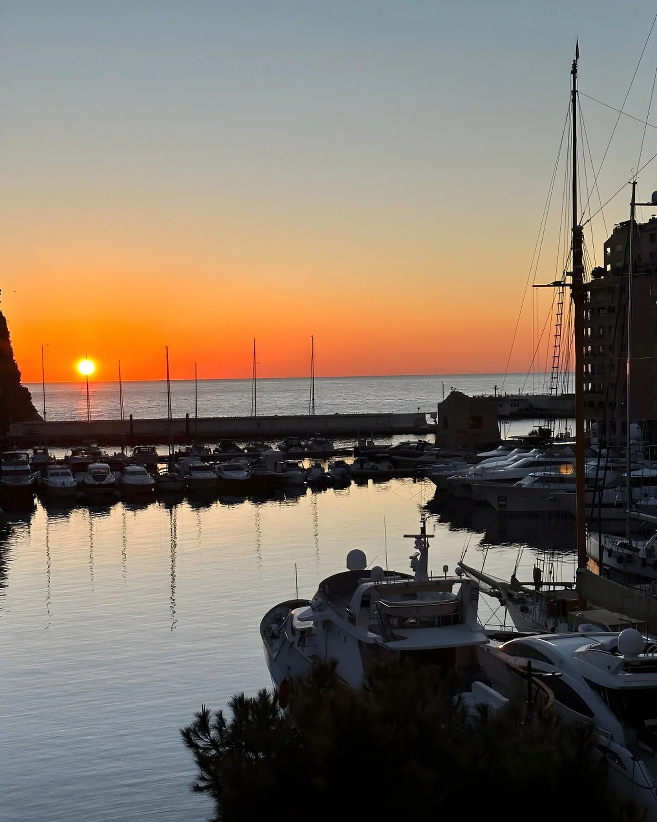 A sweet December.
On the French Riviera, winter feels gentle, and the sunsets are always something special.
Planning your holiday escape by the sea? ✨

Reserve your stay on board now!

#lavogliamatta #yachting #monacoyacht #charteryacht