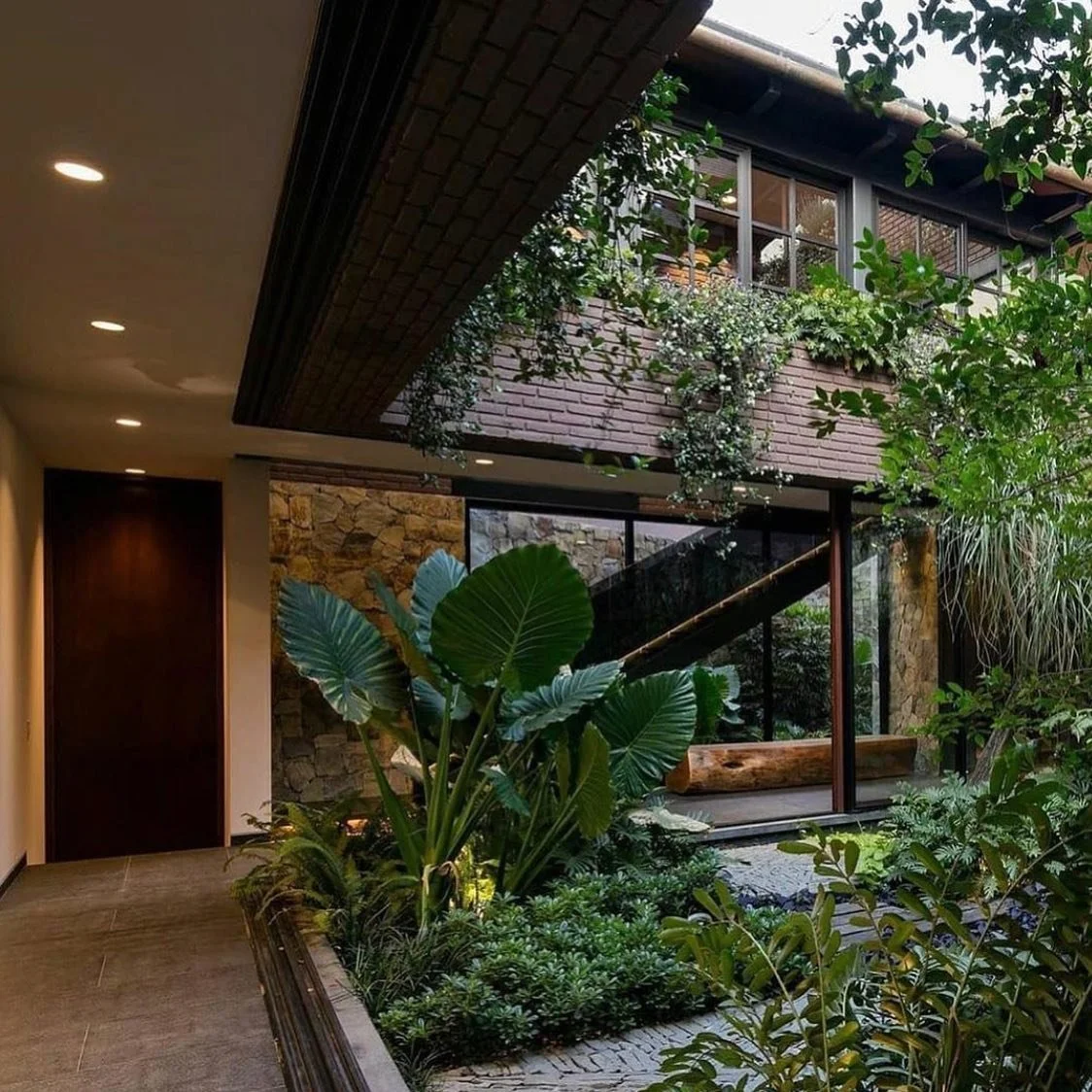 Don&rsquo;t even have to water the plants 🌴🌴

-

 
-

#design #Luxury #designer #designdeinteriores #custom #realestate #dreamhome #dreamhouse #home #homedesign #development #australia #highend #custombuild #building #build #luxurylifestyle #luxury
