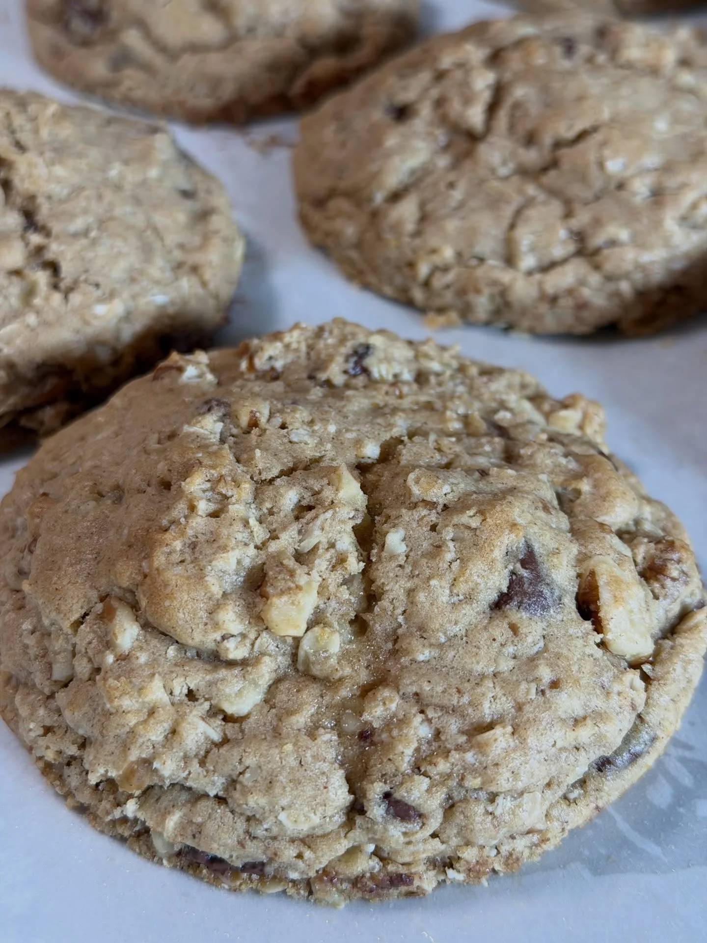 we  L 🍪 V E watching our babies bake. swipe to see them half baked in the oven 🤭 the baking of OATMEAL CHOC WALNUT!

📦 we ship! order cookies at richcookiebites.com 

&mdash; 

#gourmetcookies #cookies #richcookiebites #RICHCookieJunkie #cookiesof