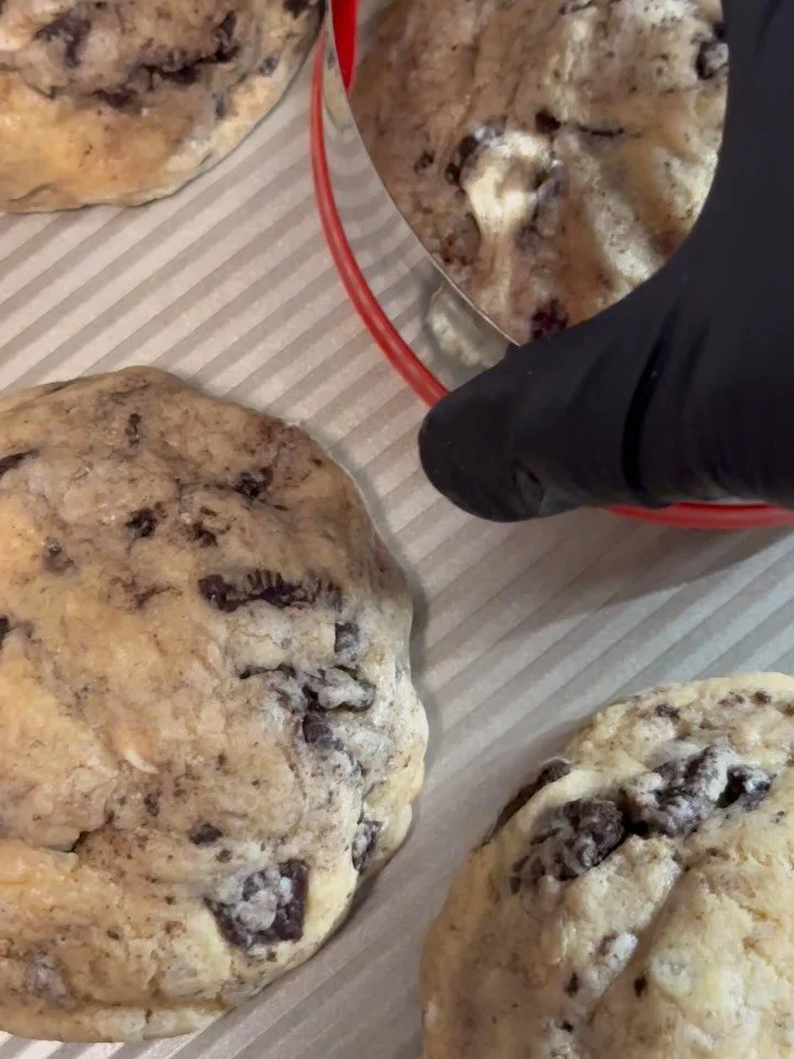 🍪 one of the most satisfying parts of baking! 🤗

richcookiebites.com 

&mdash;

#gourmetcookies #cookies #richcookiebites #RICHCookieJunkie #cookiesofig