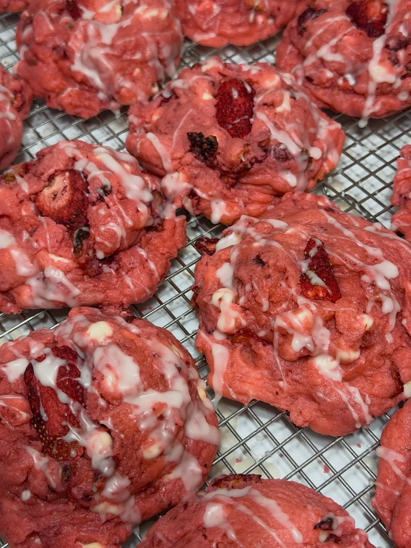 🍓 strawberries &lsquo;n kreme # add to cart immediately! 
ps. we ship nationwide 📦 richcookiebites.com 

&mdash;

#gourmetcookies #cookies #richcookiebites #RICHCookieJunkie