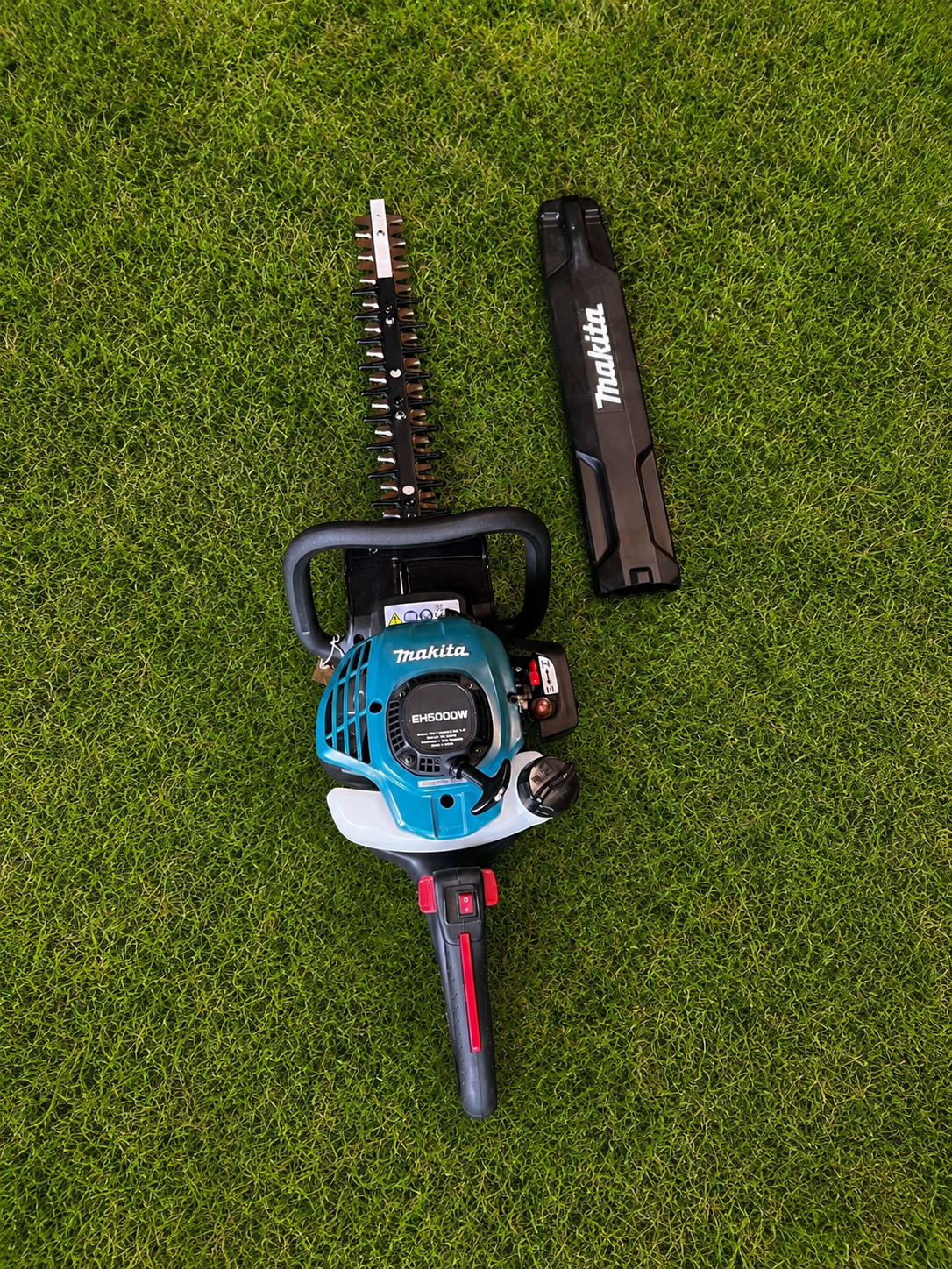 MAKITA EH5000W HEDGECUTTER 1.png
