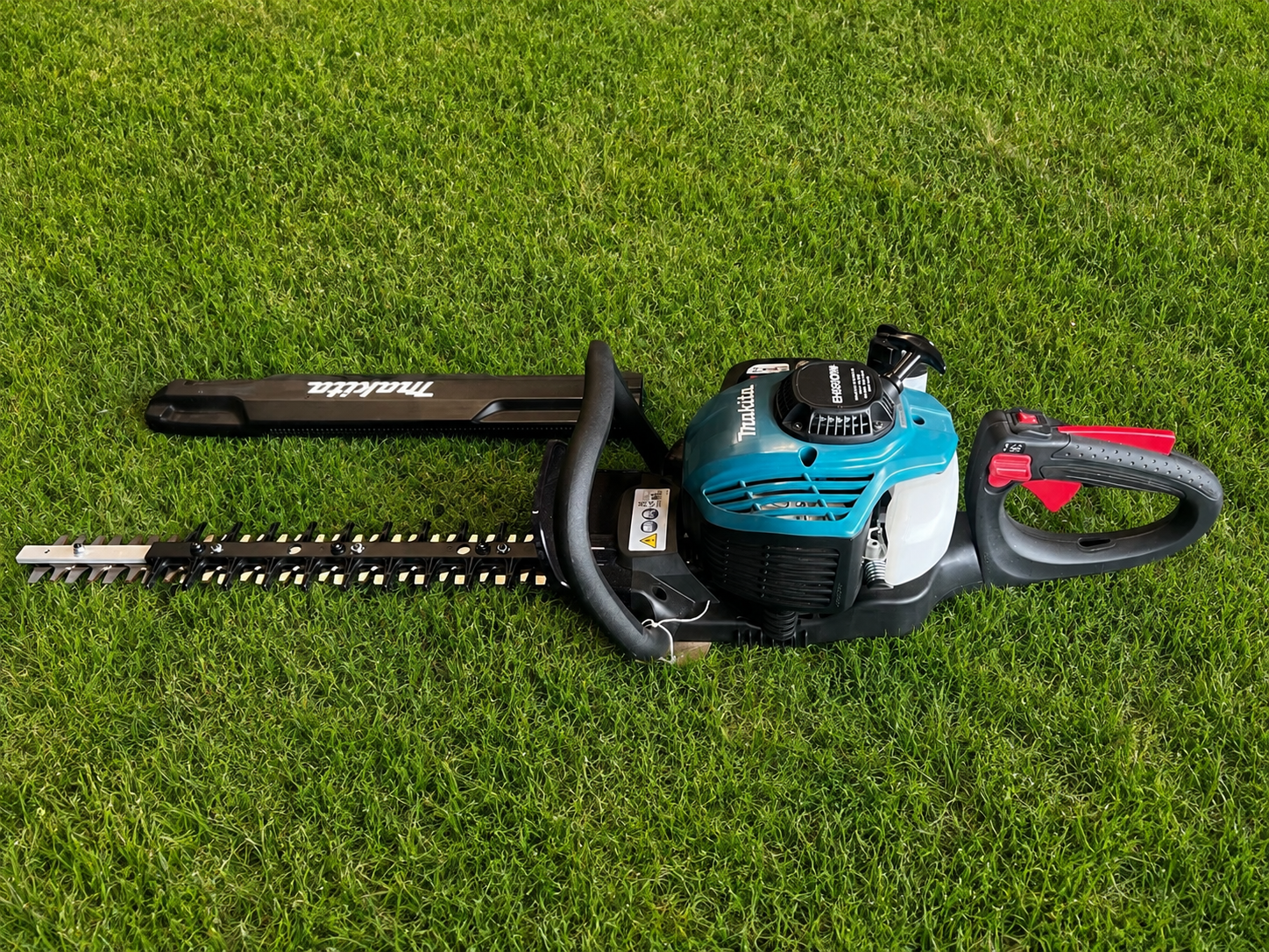 MAKITA EH5000W HEDGECUTTER 2.png
