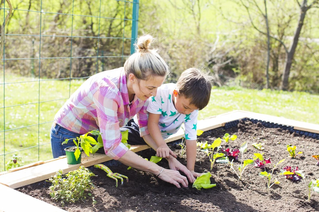 Family in garden-Gawler.jpg