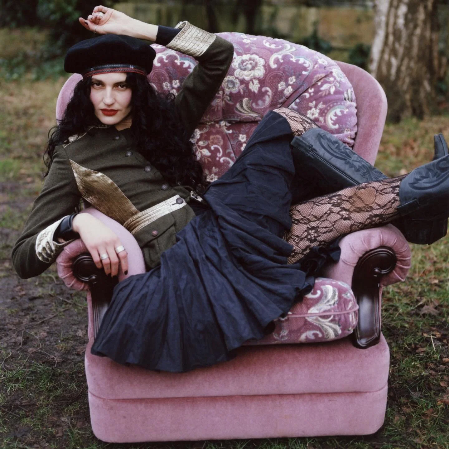 Lucia &amp; The Best Boys are back!

Lonely Girl feat. Lauren Mayberry is out now 🏴󠁧󠁢󠁳󠁣󠁴󠁿

Massive thank you Scottish legend Lauren for joining the track 😊

Go check out the video, it&rsquo;s beautiful thank you @eubhaakilade  for your amazin