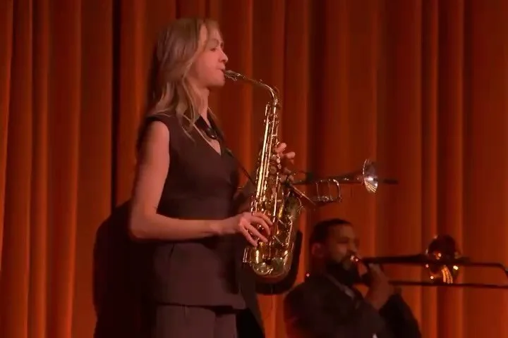 @parthenope.music performing at The @brits with @iammarkronson &amp; @dualipa 👏👏👏