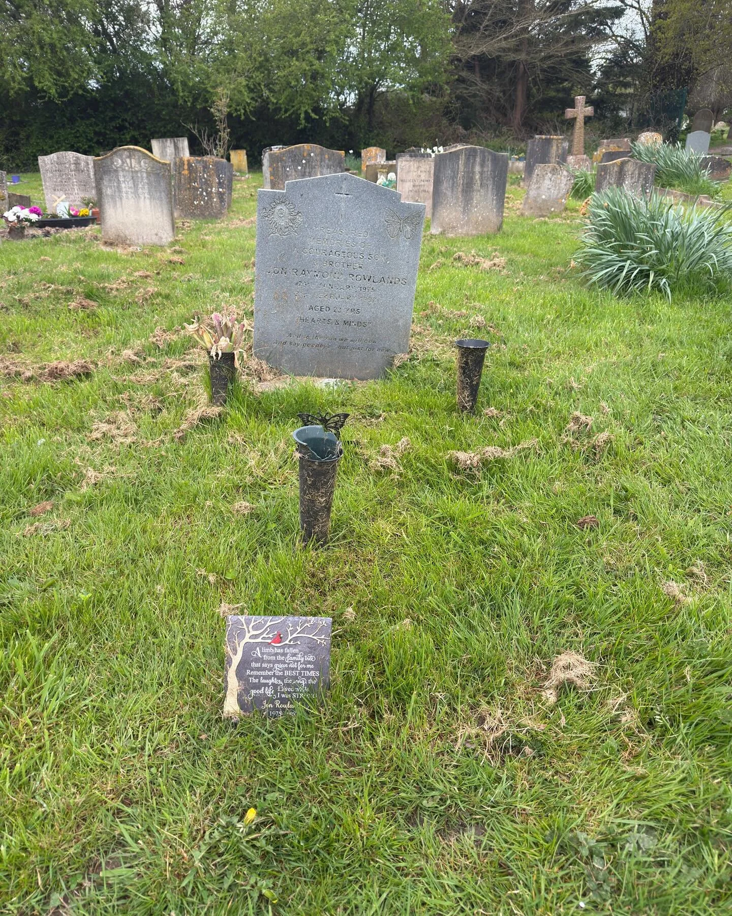 A very busy day in Pevensey today restoring this grave. Re level, clean and repaint of headstone 🪦 new borders set along with chippings.
Thank you to the family for allowing me to share. I think I&rsquo;ve earned a beer or two this evening 🥵🥰