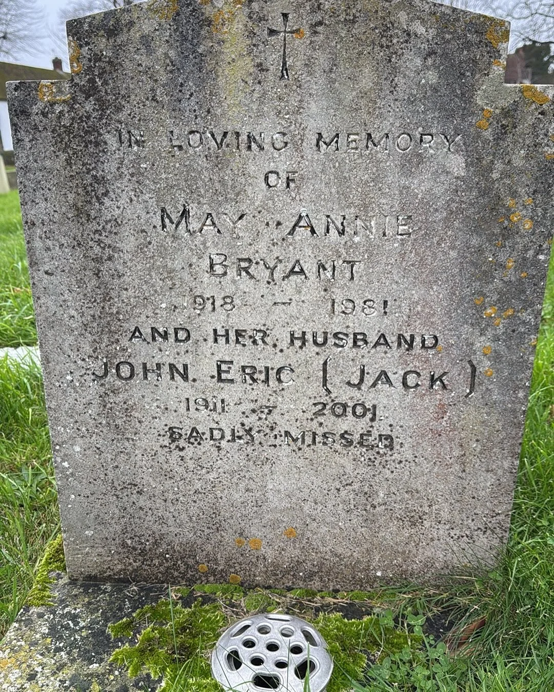 This one at Winchelsea Church took a few visits to complete. Waiting for the right weather to relevel the headstone, deep clean and repaint of worn lettering.
The stone was nebresina and quite weathered so the face of the stone was also refinished to