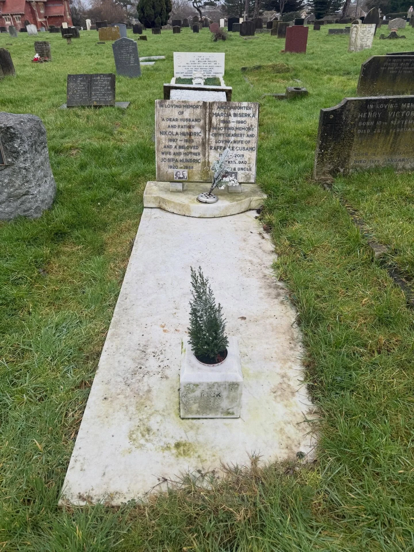 First one of 2026 yesterday in Eastbourne cemetery. Luckily the weather held out for a change.
The yellowing of the book will improve over the next few weeks, this is the impurities from the lead lettering that have soaked into the marble as it is po