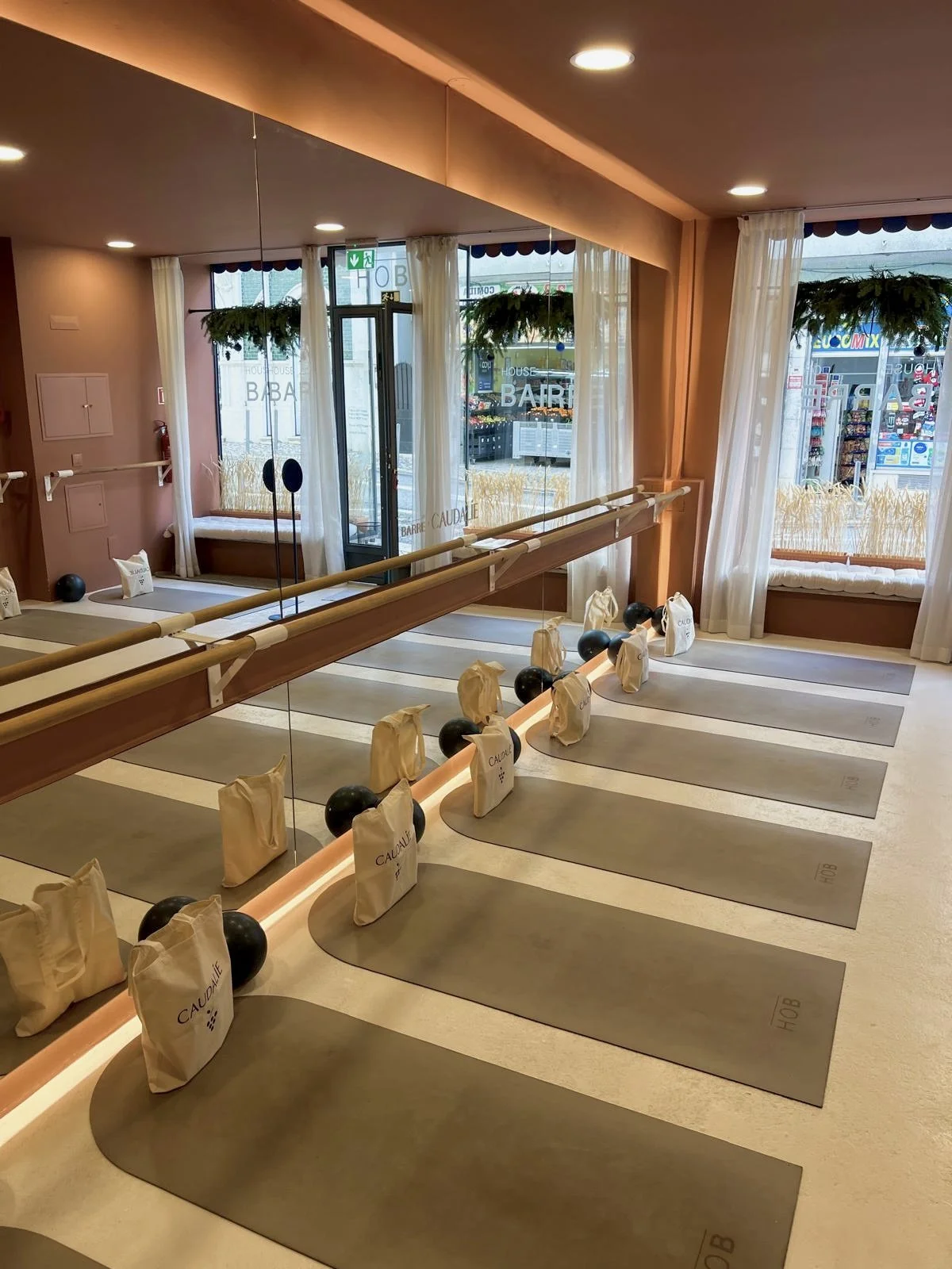 af4235fd-5f75-4259-83b5-b3bb5f49dd70 2.jpg