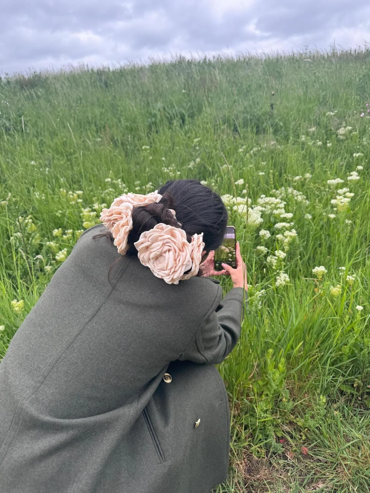 The best way to ground and manifest? Go straight to the earth. No joke: all you need is some grounding music and a timer. And yes, I absolutely bring my tarot with me to meditate.

Photocredits: @eyeofhenry ✨
#manifesting #nature #tarot #beauty