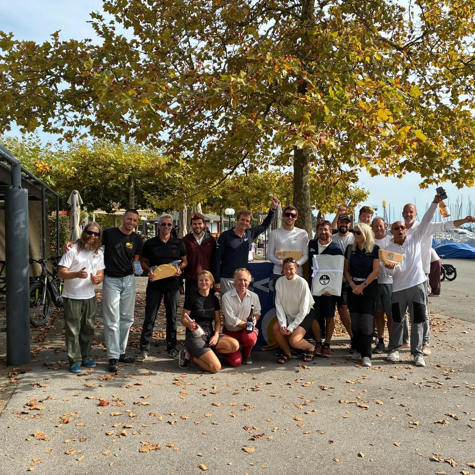 Les Psaros 33 @psaros.33  se retrouvaient &agrave; Vidy @cvvidy pour le dernier crit&eacute;rium de la saison ce week-end. Comme le vent ne s'est pas montr&eacute; samedi, tous les navigateurs et comit&eacute; de course se sont lev&eacute;s avant l'a