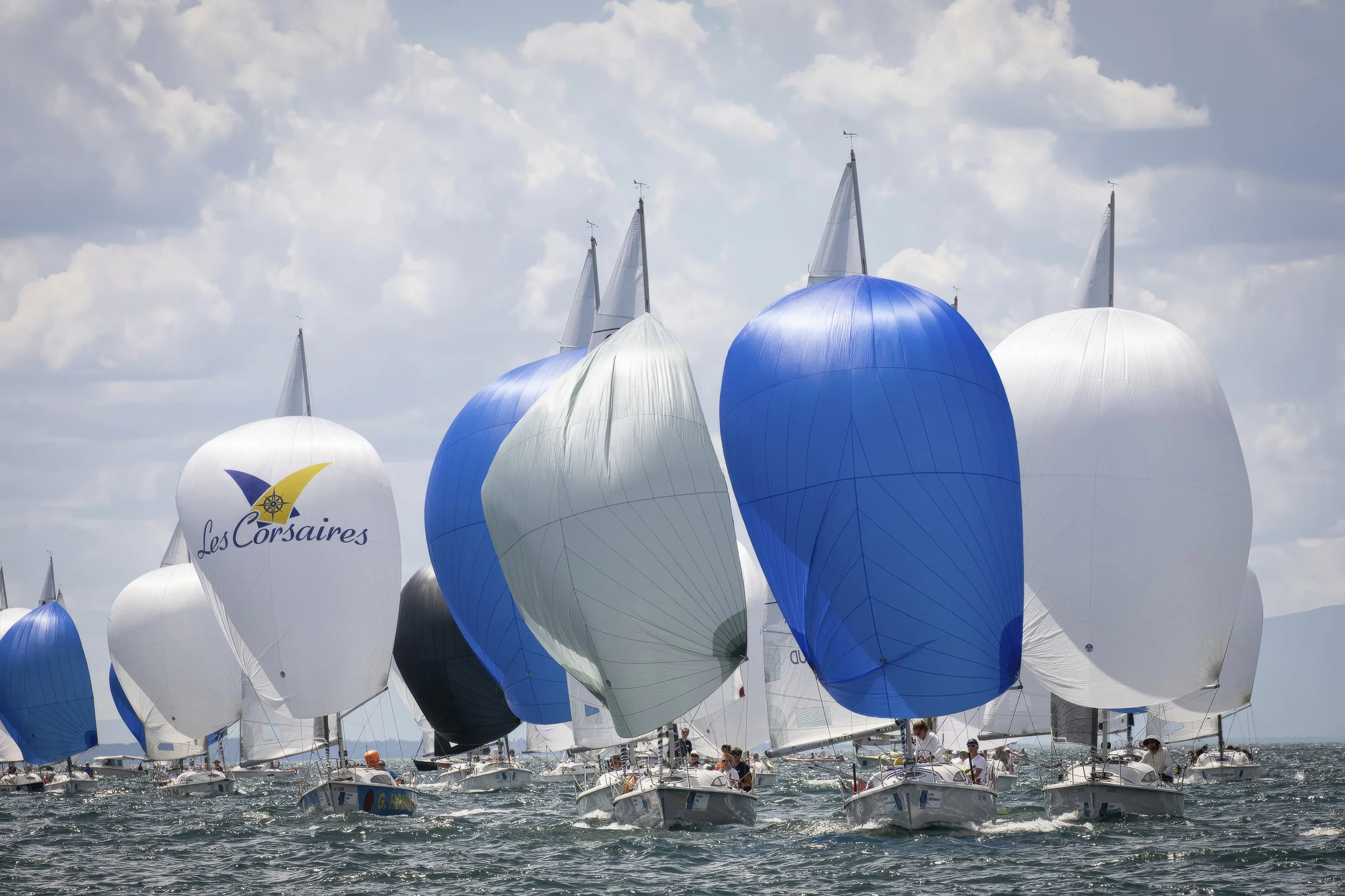 Des Surprise sous spi lors de la régate des 5 Jours du Léman.