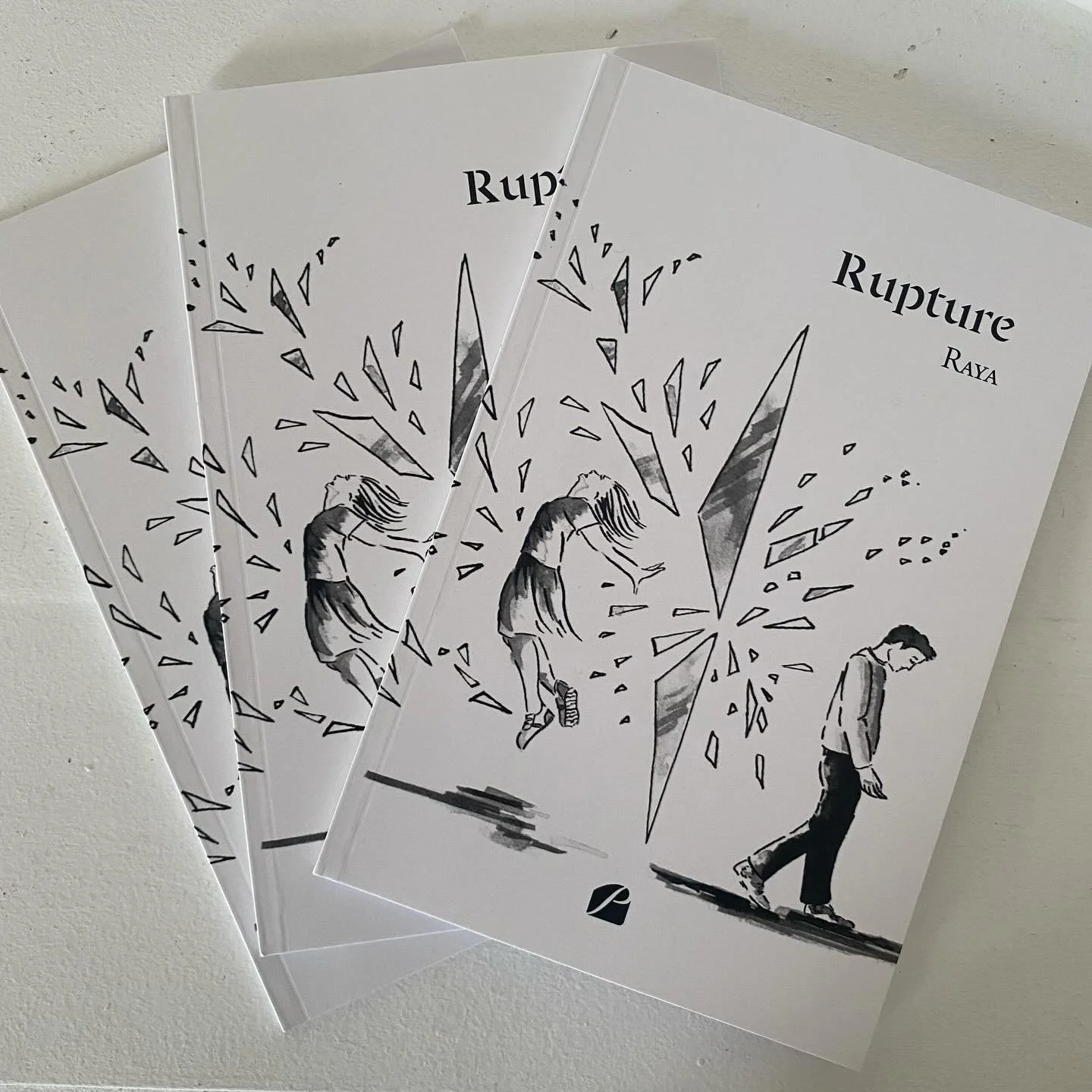 JOIE
Joie et fiert&eacute; d&rsquo;avoir re&ccedil;us les exemplaires de &laquo;&nbsp;Rupture&nbsp;&raquo;, le recueil de po&egrave;mes que j&rsquo;ai illustr&eacute; il y a quelques mois. 
Les dessins ont &eacute;t&eacute; r&eacute;alis&eacute;s &ag