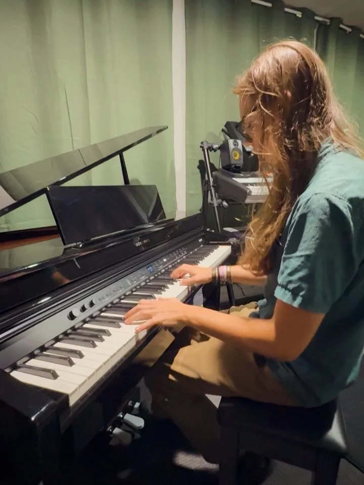 @alfa_musician popped in and checked out the new @kurzweilmusic Digital Baby Grand, this thing is surprisingly versatile for a 'piano', pulling off everything from classic ballads, to Stevie funk, to (non-copyright infringing) Van Halen sounds.. and 