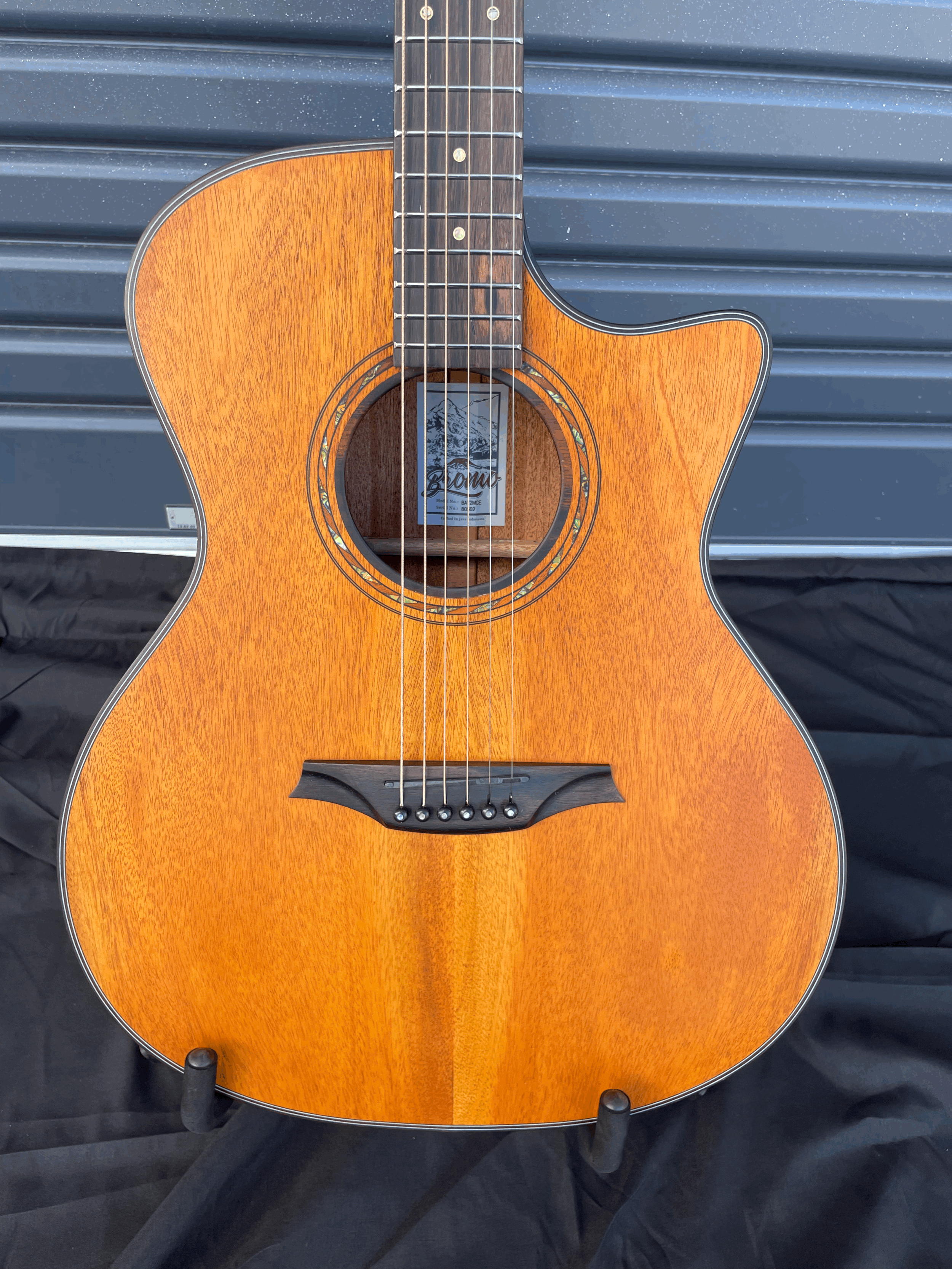 Mt. Bromo BAT2MCE Electric/Acoustic Grand Auditorium Cutaway w/ pick up