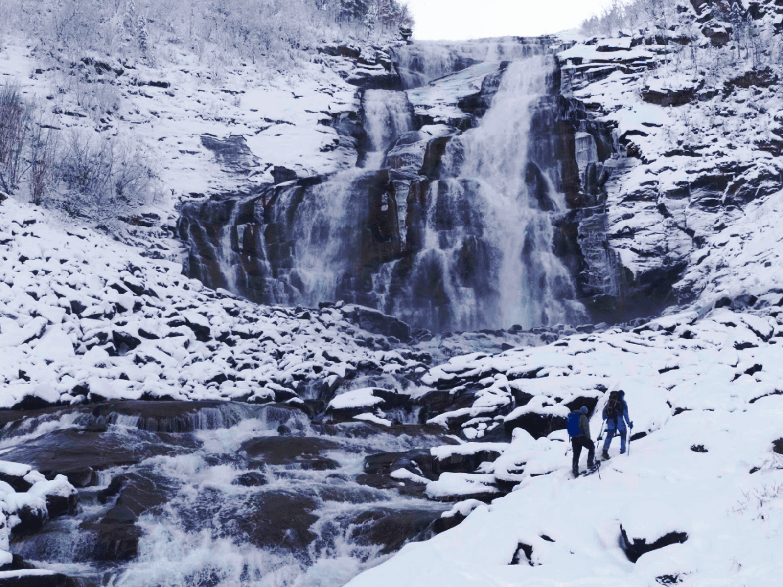 Snowshoeing with Rampen 