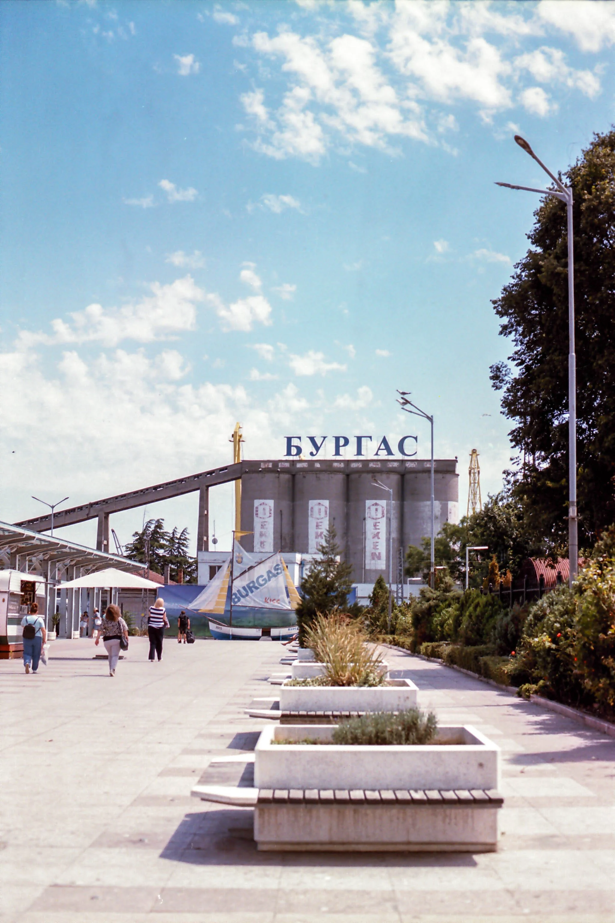 r002-021.jpg