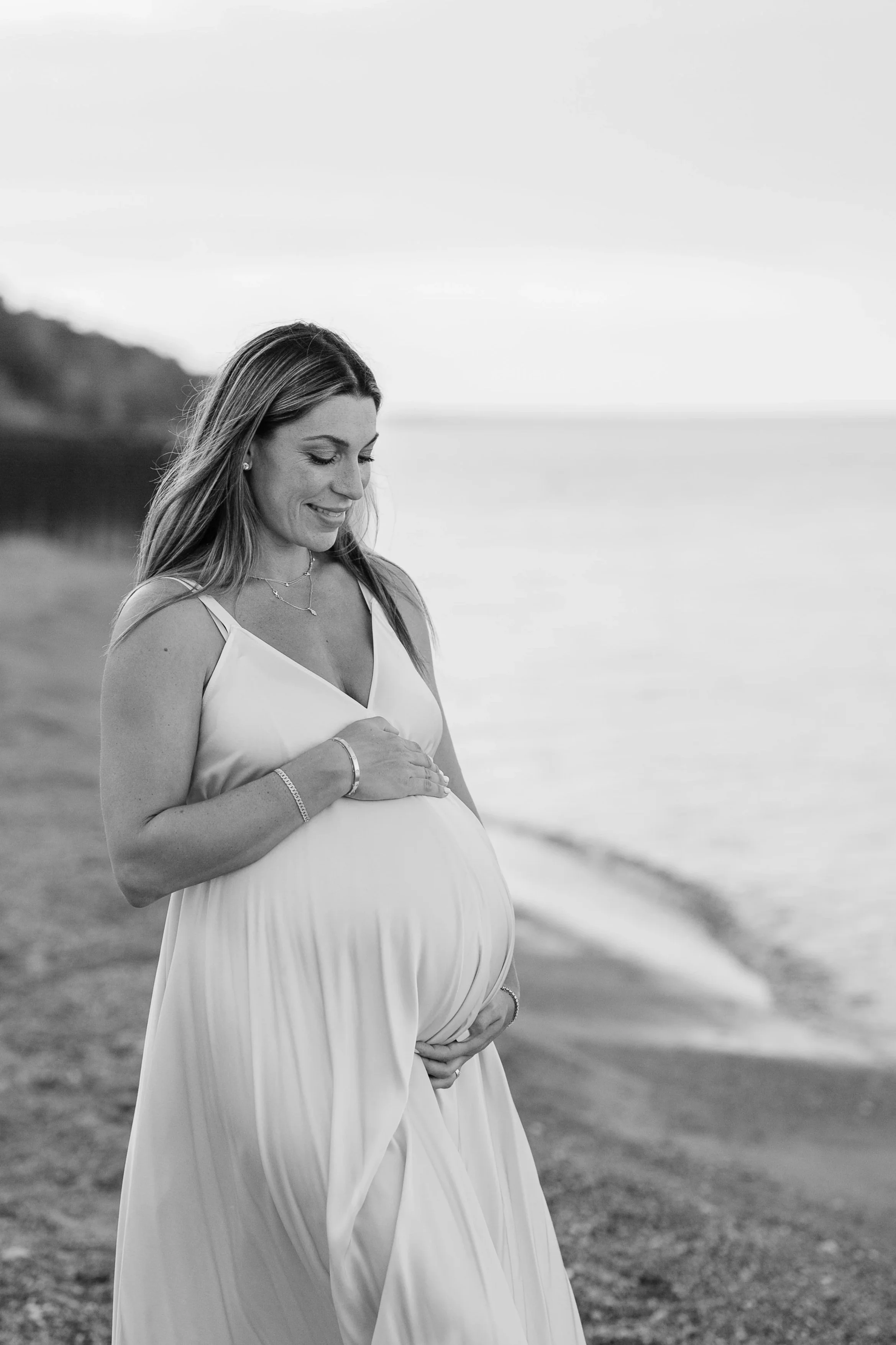 maternity photo taken on Glencoe Beach by Christi Lynn Photography