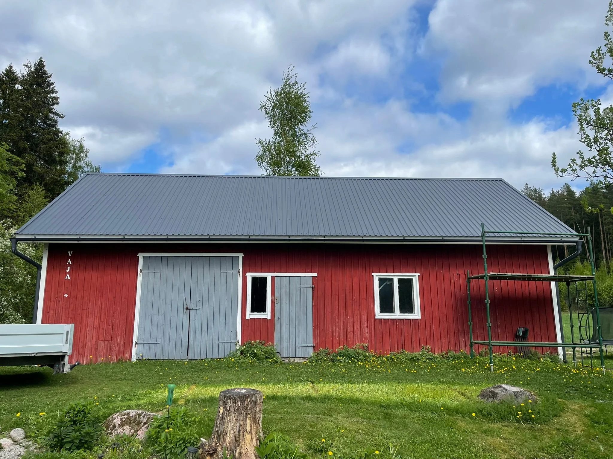 Salon seudun laadukkaimmat kattoremontit toteuttaa salon rakennuspelti oy.