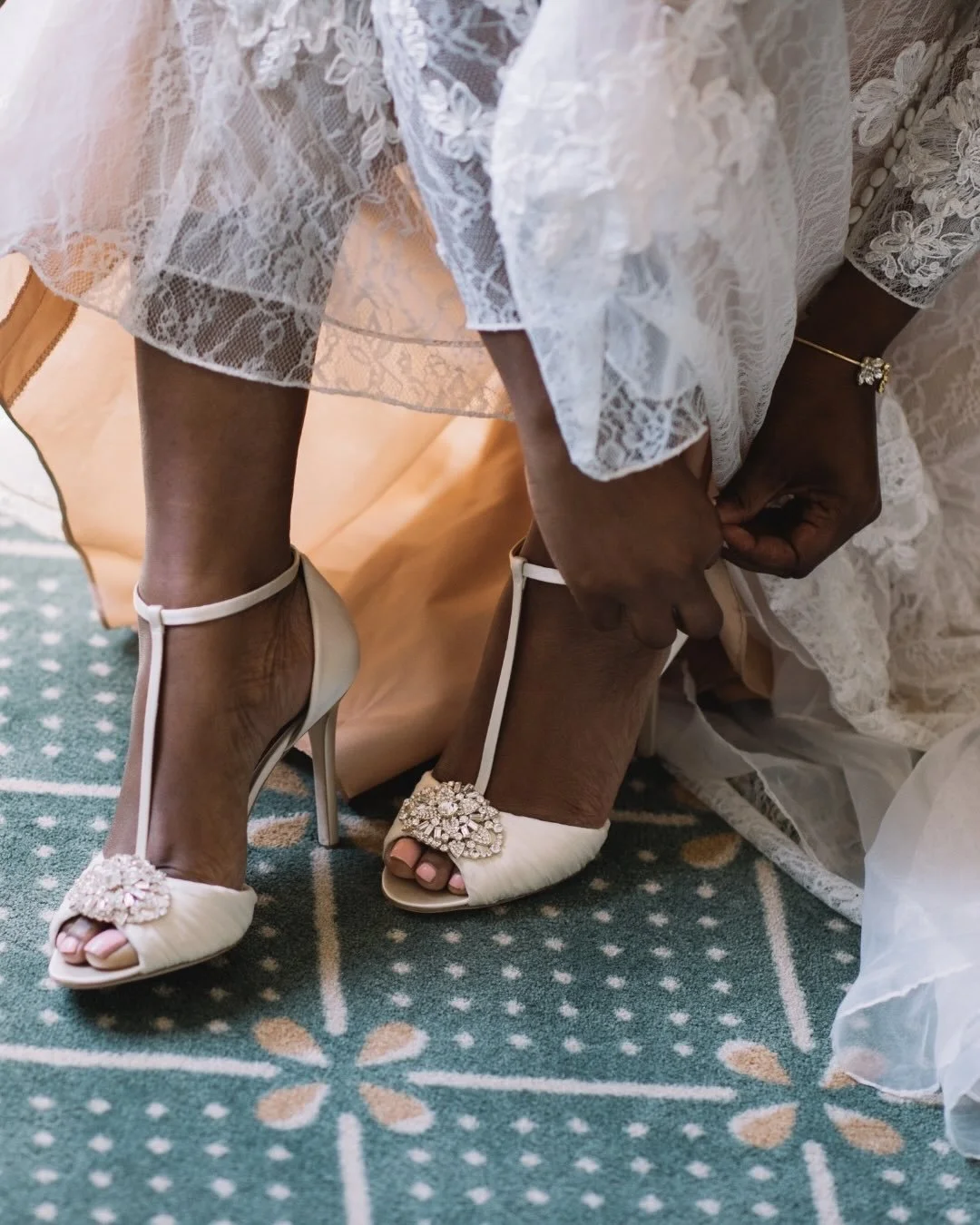 That moment of getting ready, loving your dress, your shoes, your hair. Getting pampered by professionals, a morning that is all about you.
Photos by @funkybird_photography 
-
#gettingreadyforwedding #bridalprep #funkybirdweddings #trouwenintoscane #