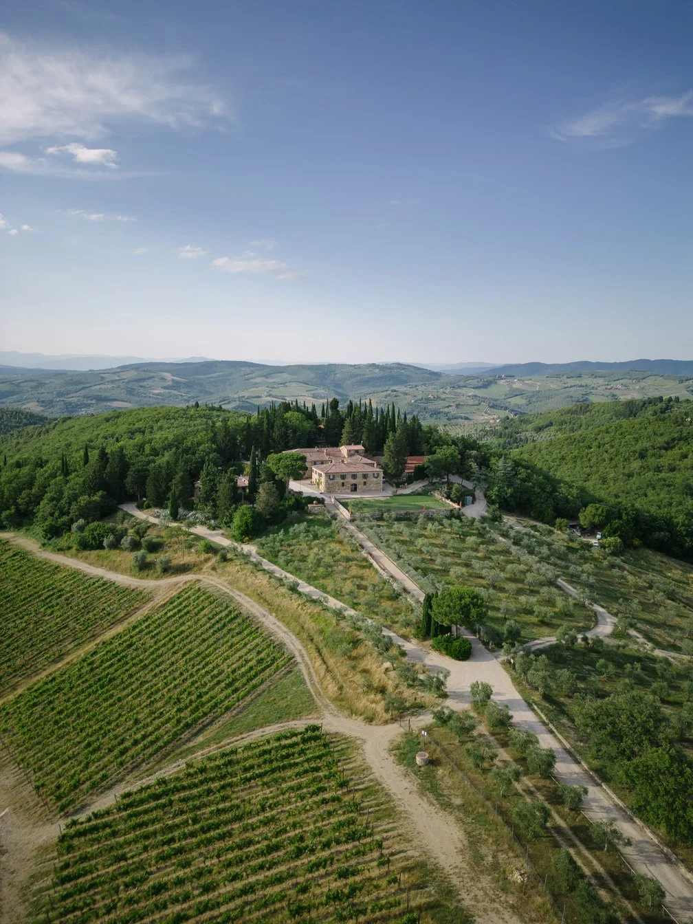 A view that explains everything in one frame.A Tuscan wedding venue surrounded by vineyards, space, and complete privacy.

This is why planning a destination wedding in Tuscany starts with choosing the right place.
Not just a beautiful location, but 
