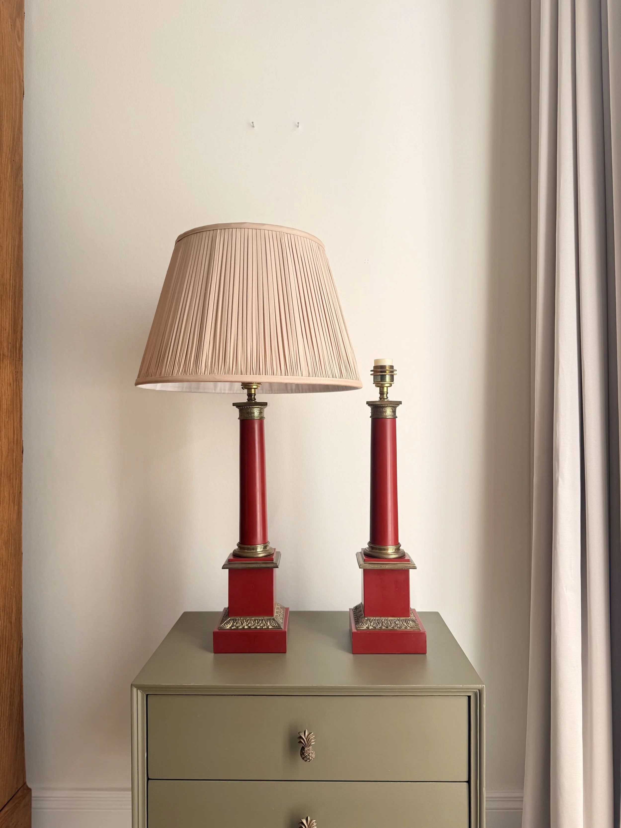 pair-red-neoclassical-column-table-lamps.jpg