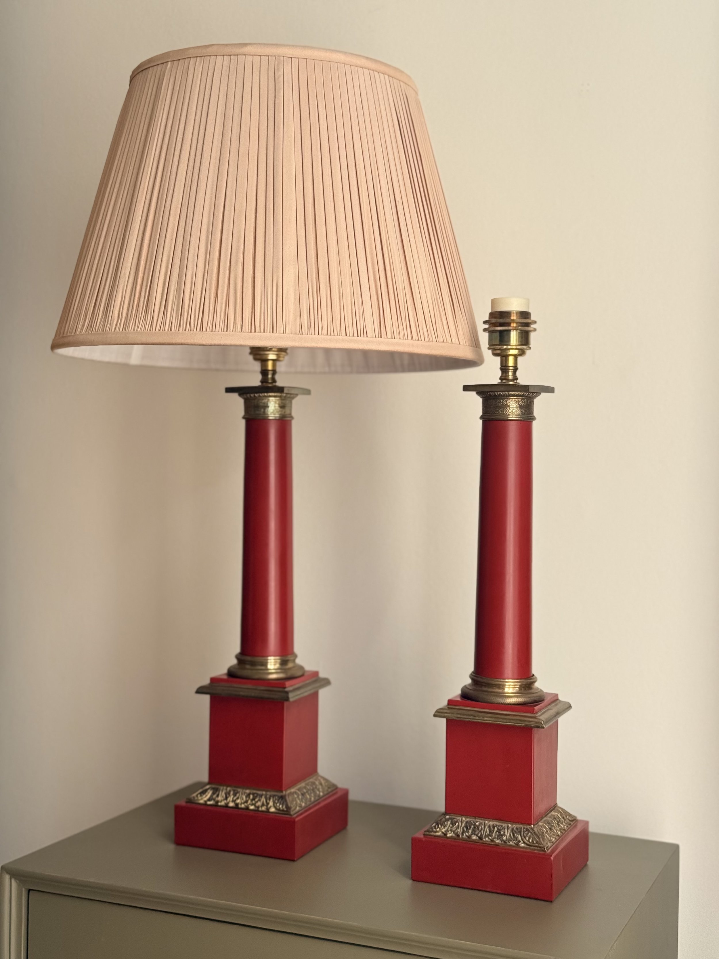 pair-red-neoclassical-column-table-lamps.jpg