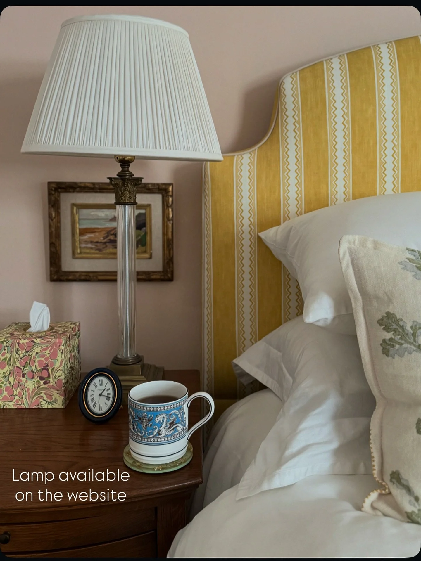 Soft powdery light and one of my favourite pair of lamps in the shop right now.
They listed on the website ✴️ link in bio or tap on the image!

Pimlico road, London, Timeless interior, English home, English interior, House &amp; Garden, Vintage art, 