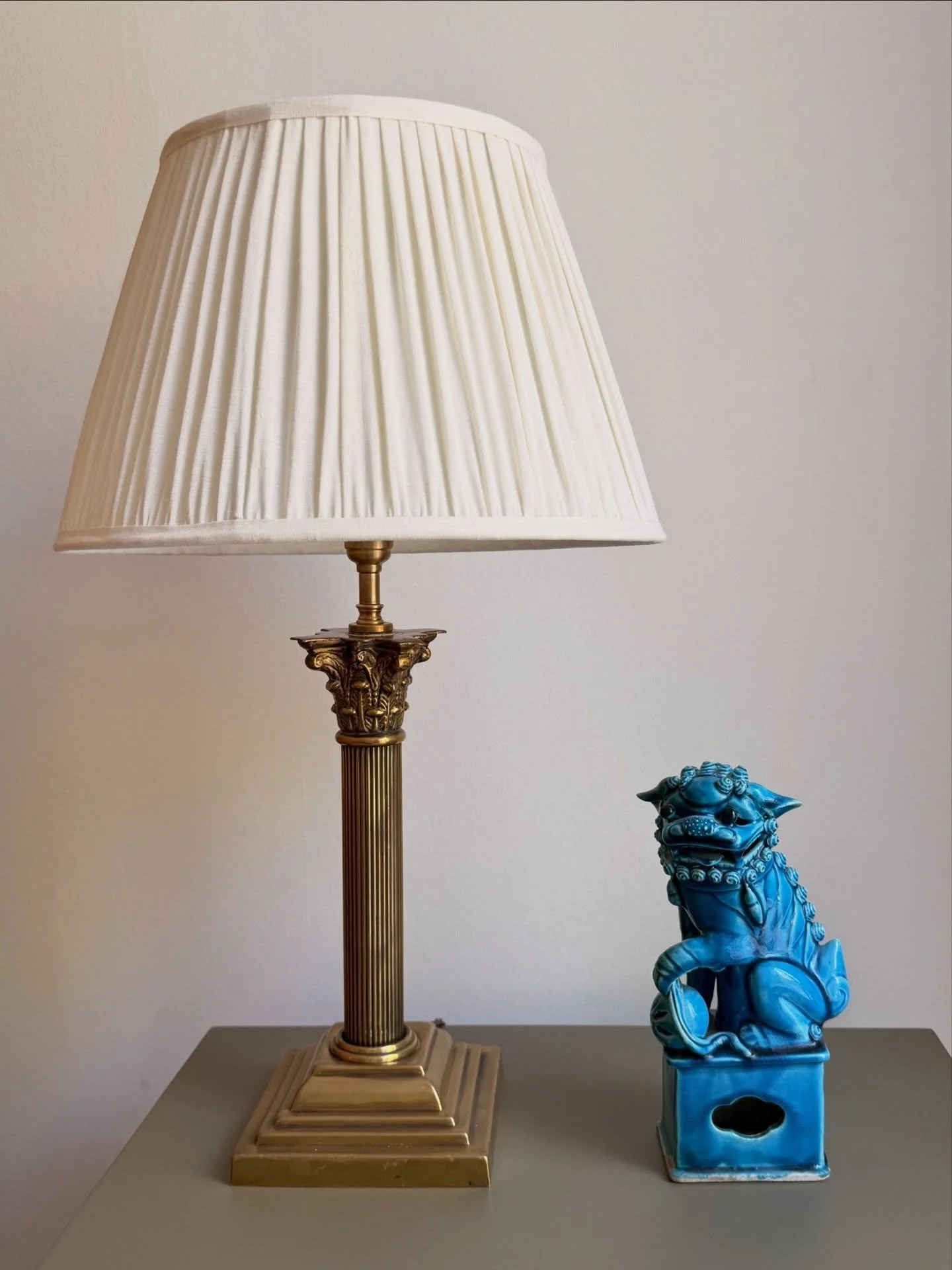 A classic brass column lamp. Available in the shop. Ca 45 cm in lamp holder.