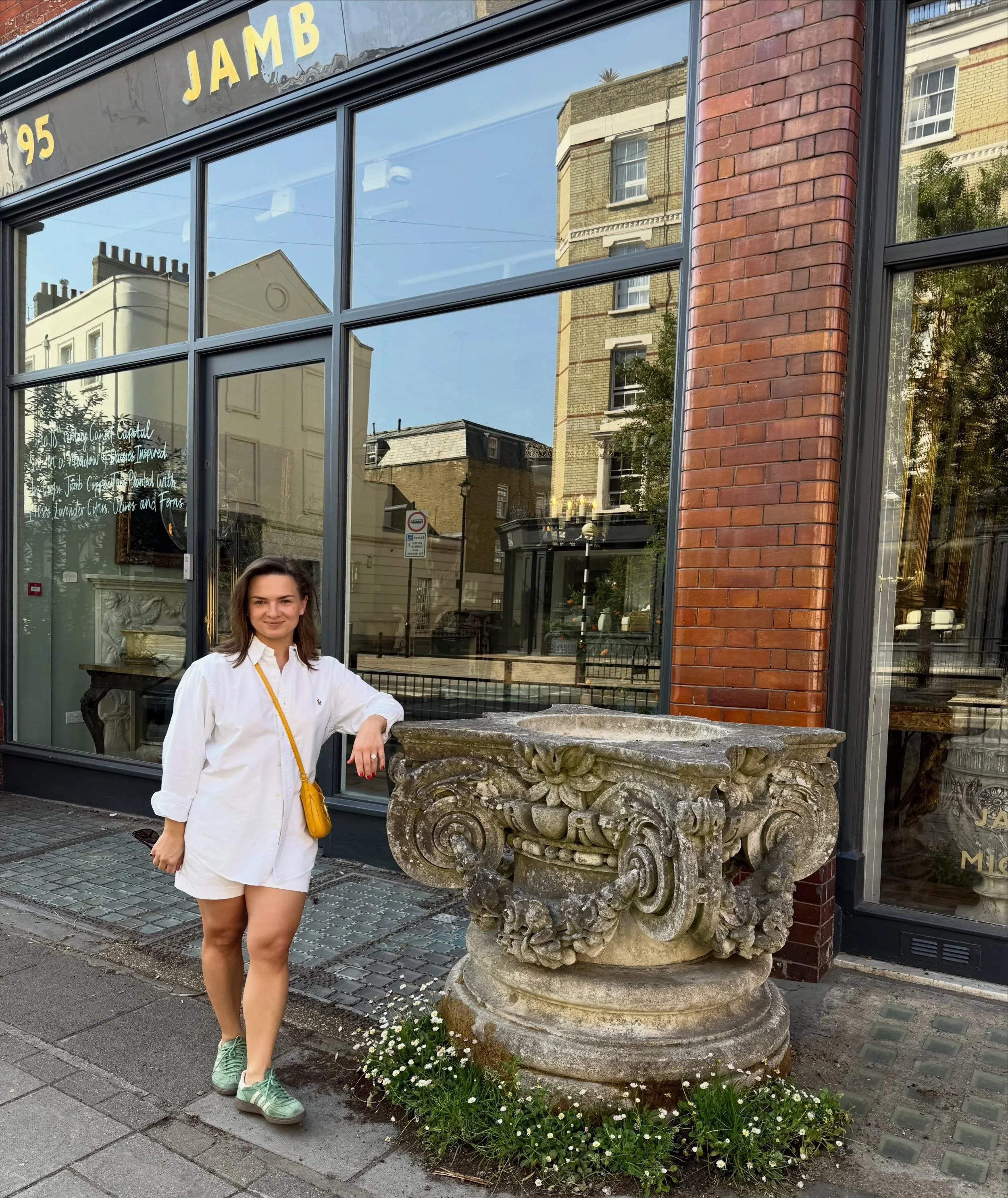 THE SUNDAY SCROLL - I nearly missed all of the Chelsea in bloom. But I have been to a new auction house and to Marlow. Pretty productive week all in all. How was your week?