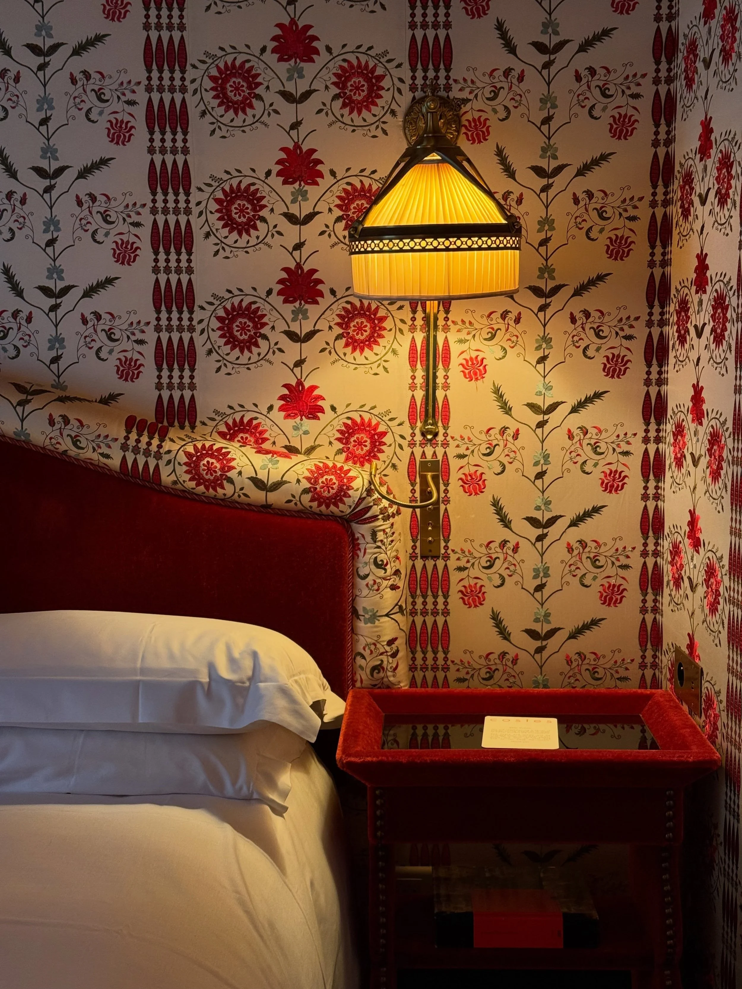 The Sunday Scroll - this one is going to be a little different too, there are lamps I promise! My little report on all the dream places I wanted to  try for the last 5 years! Swipe and save to your bucket list folder! 

Hotel Costes. Was absolutely w