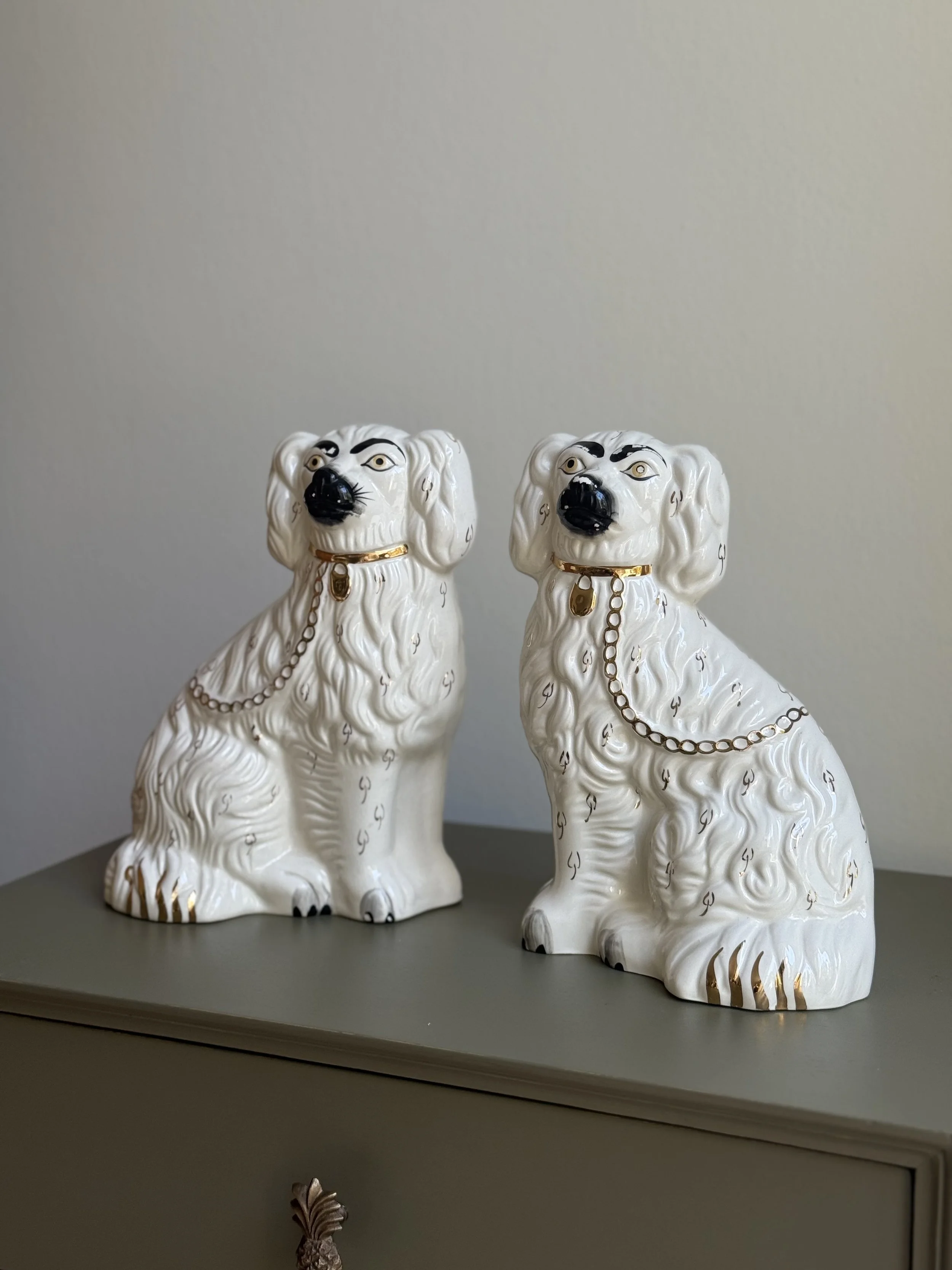 pair-white-staffordshire-spaniel-dogs-gilt-chains.jpg