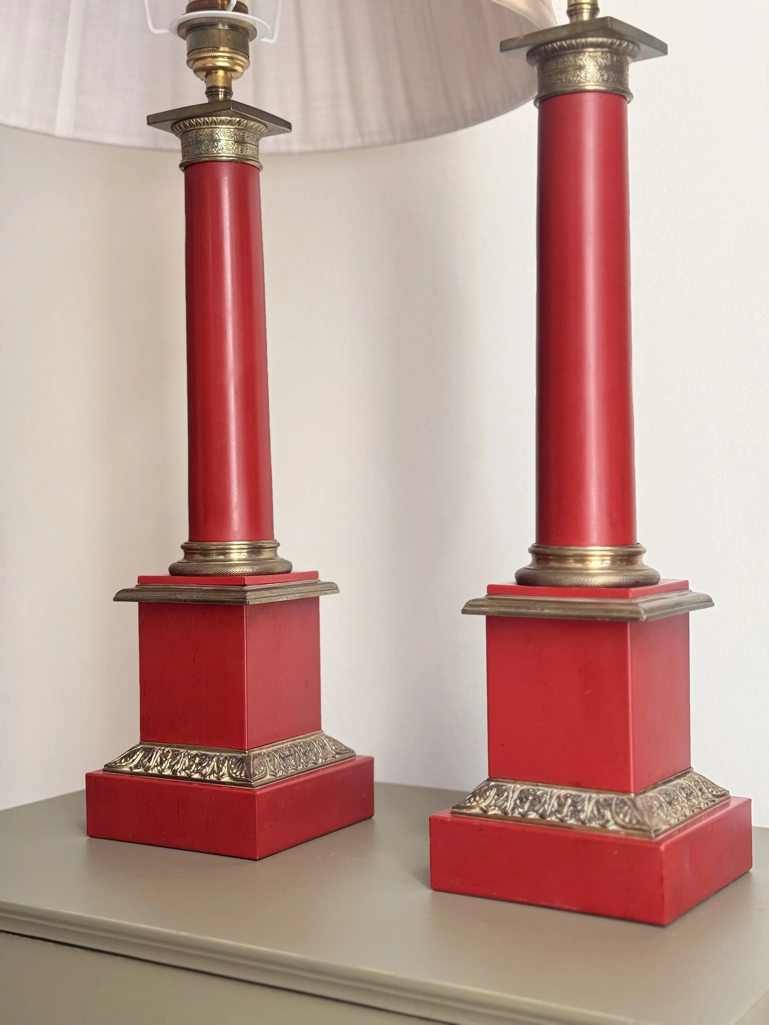 pair-red-neoclassical-column-table-lamps.jpg