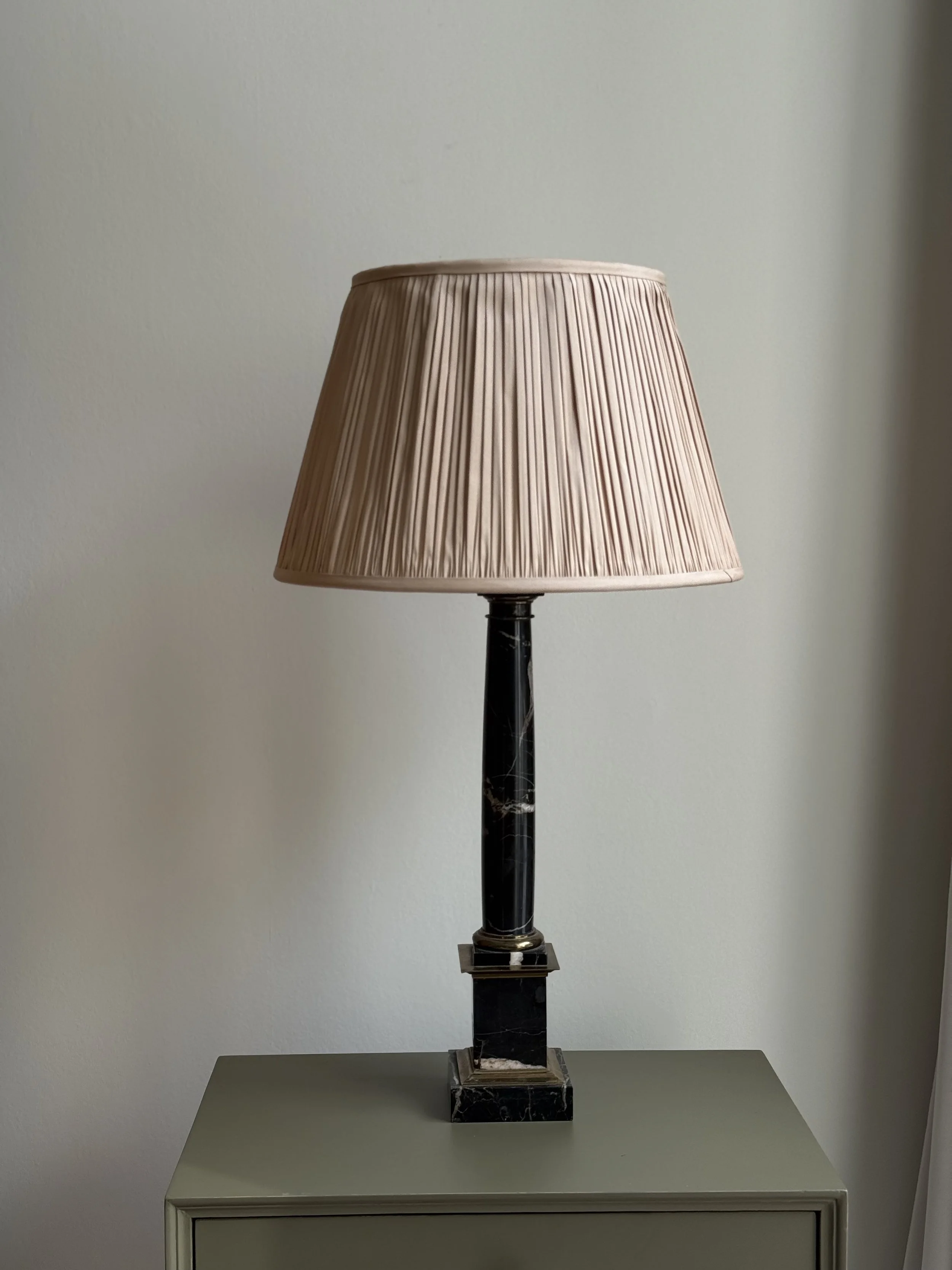 early-20th-century-black-marble-column-table-lamp-brass.jpg.
