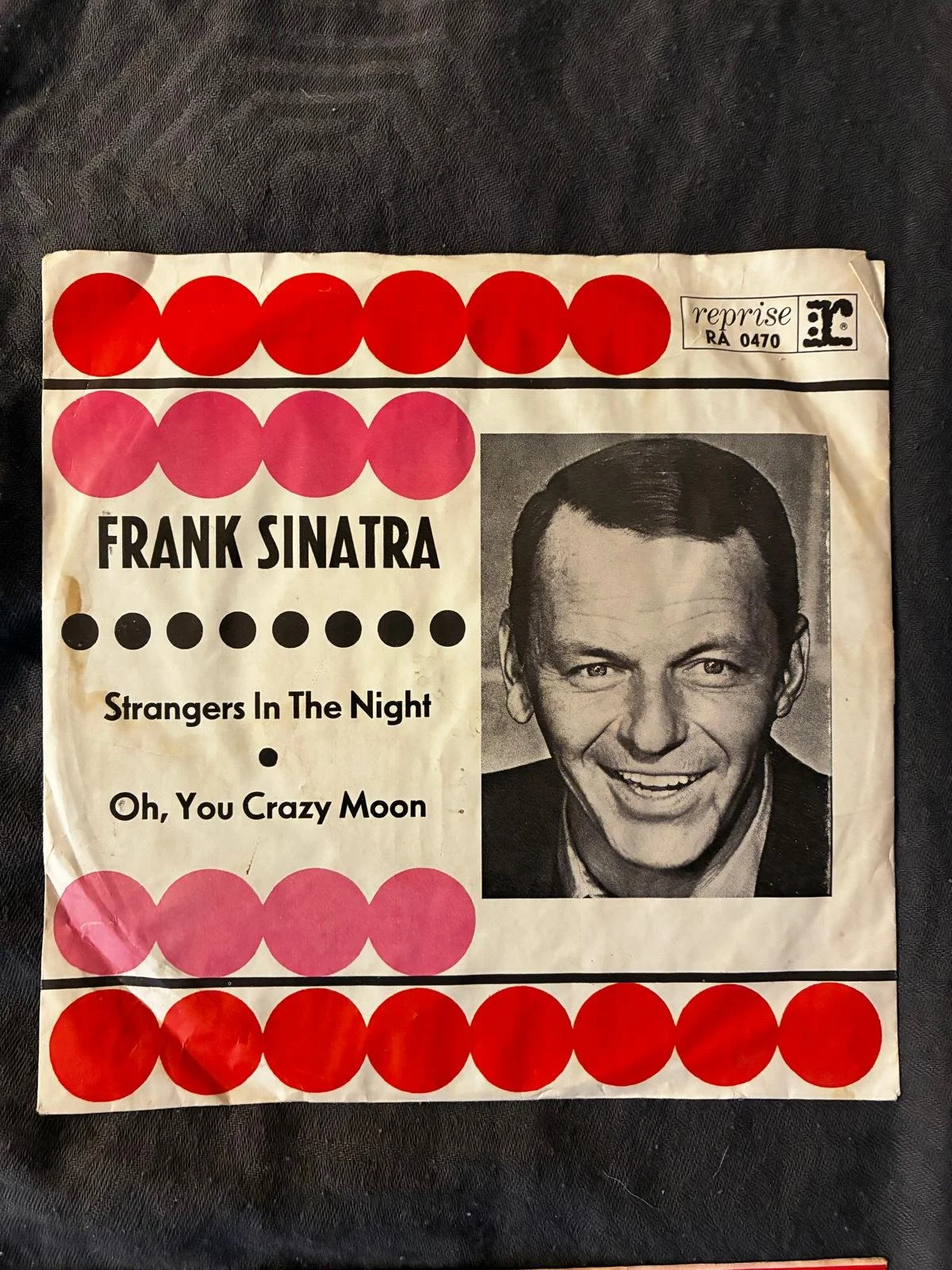 Frank Sinatra - Strangers In The Night