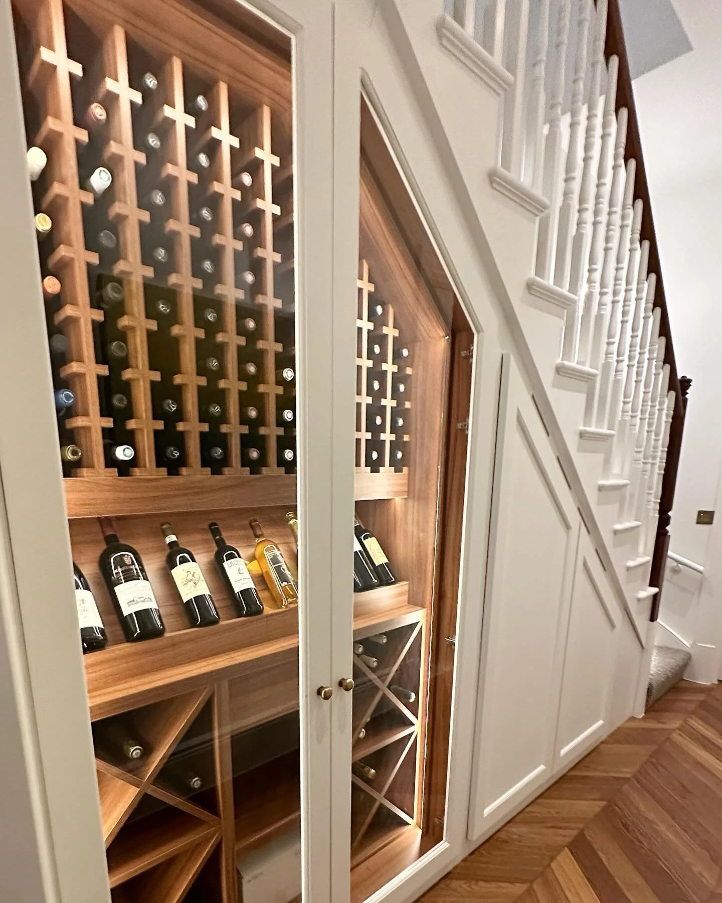 An organised and beautiful use of space positioned under these stairs. Now, if only the wine collection matched the sophistication of this display.

#londonhomes #londonrenovation #interiors #interiorstyling #wine #winestorage #joinery