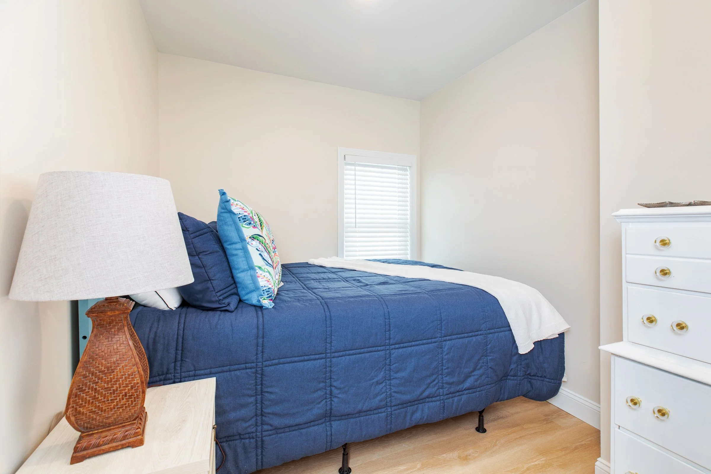 6 Bradford Ave Hampton Left 5381.jpg
