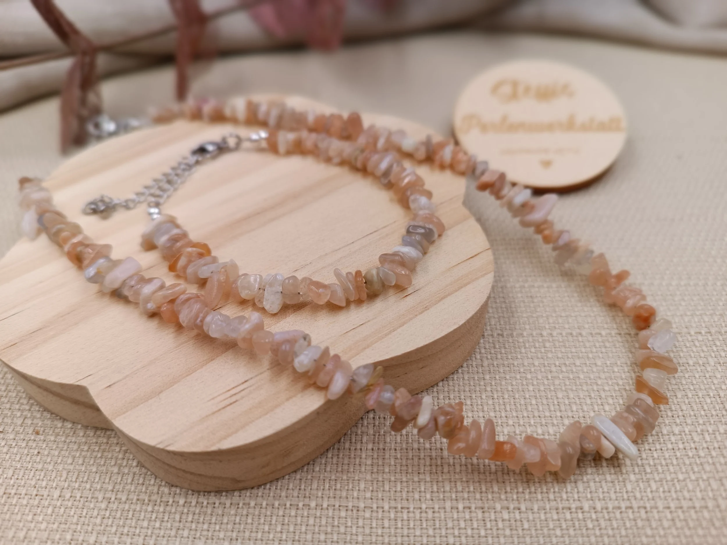Set aus Armband & Halskette bestehend aus 4mm Splitter-Natursteinperlen
Preis Kette: 24,50 Euro
Preis Armband: 15  Euro