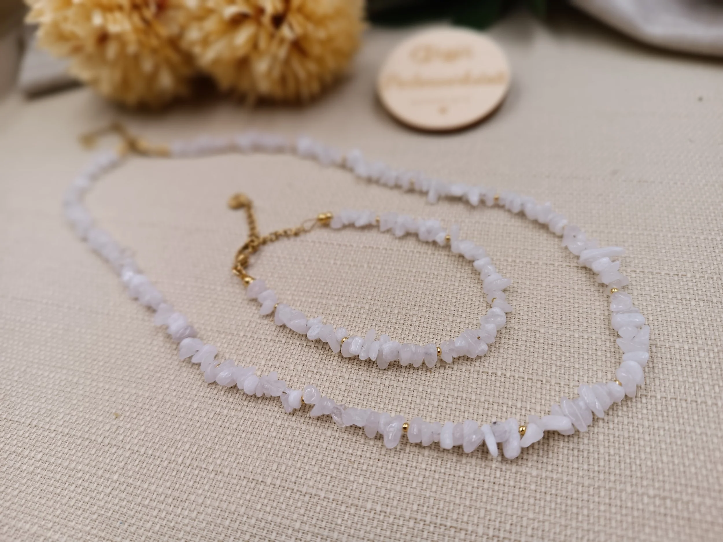 Set aus Armband & Halskette bestehend aus 4mm Splitter-Natursteinperlen
Preis Kette: 24,50 Euro
Preis Armband: 15  Euro