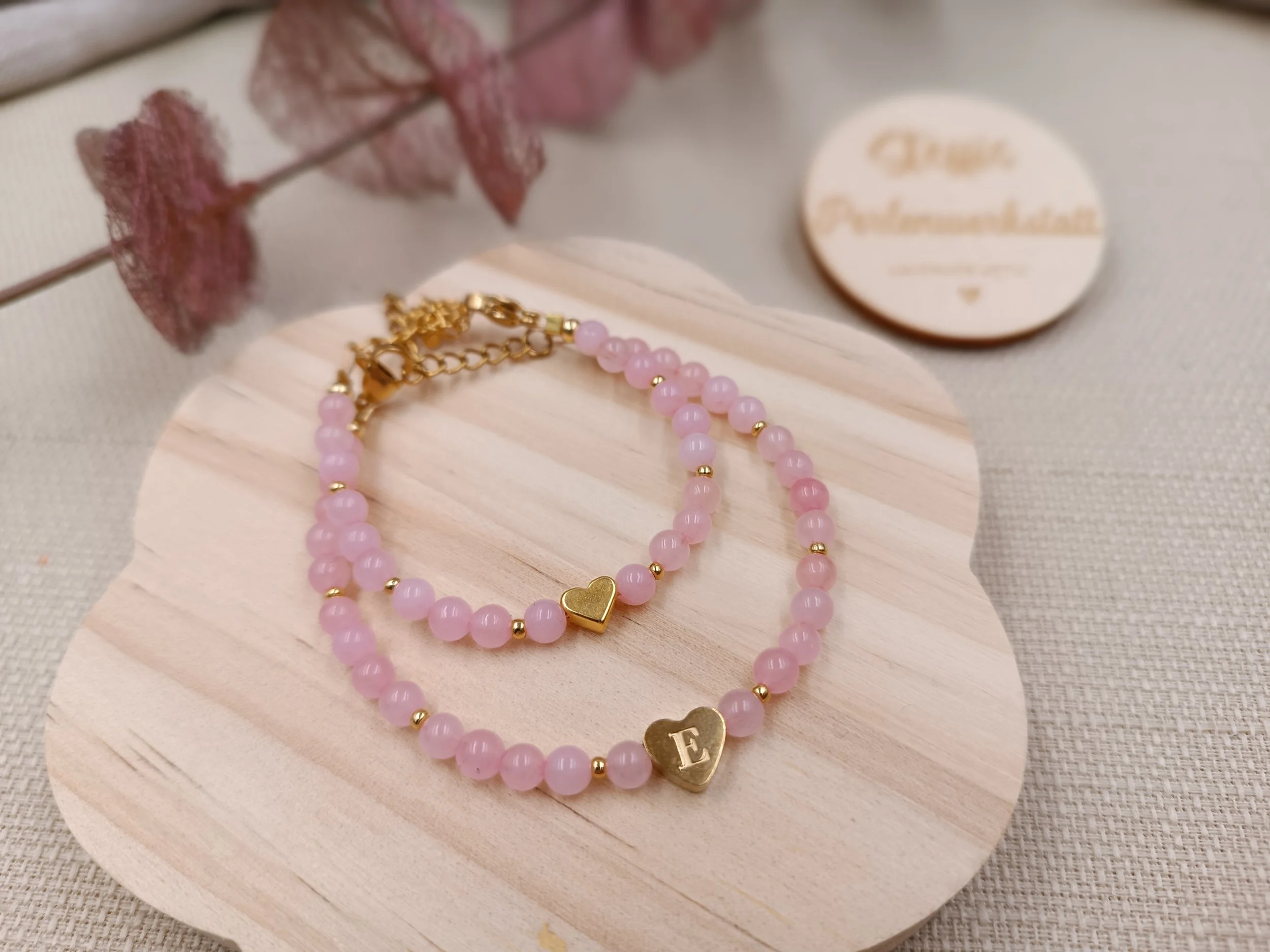 Mutter-Kind Armband aus 4mm Natursteinperlen. Mit Herz und Initiale
Set Preis: 20 Euro