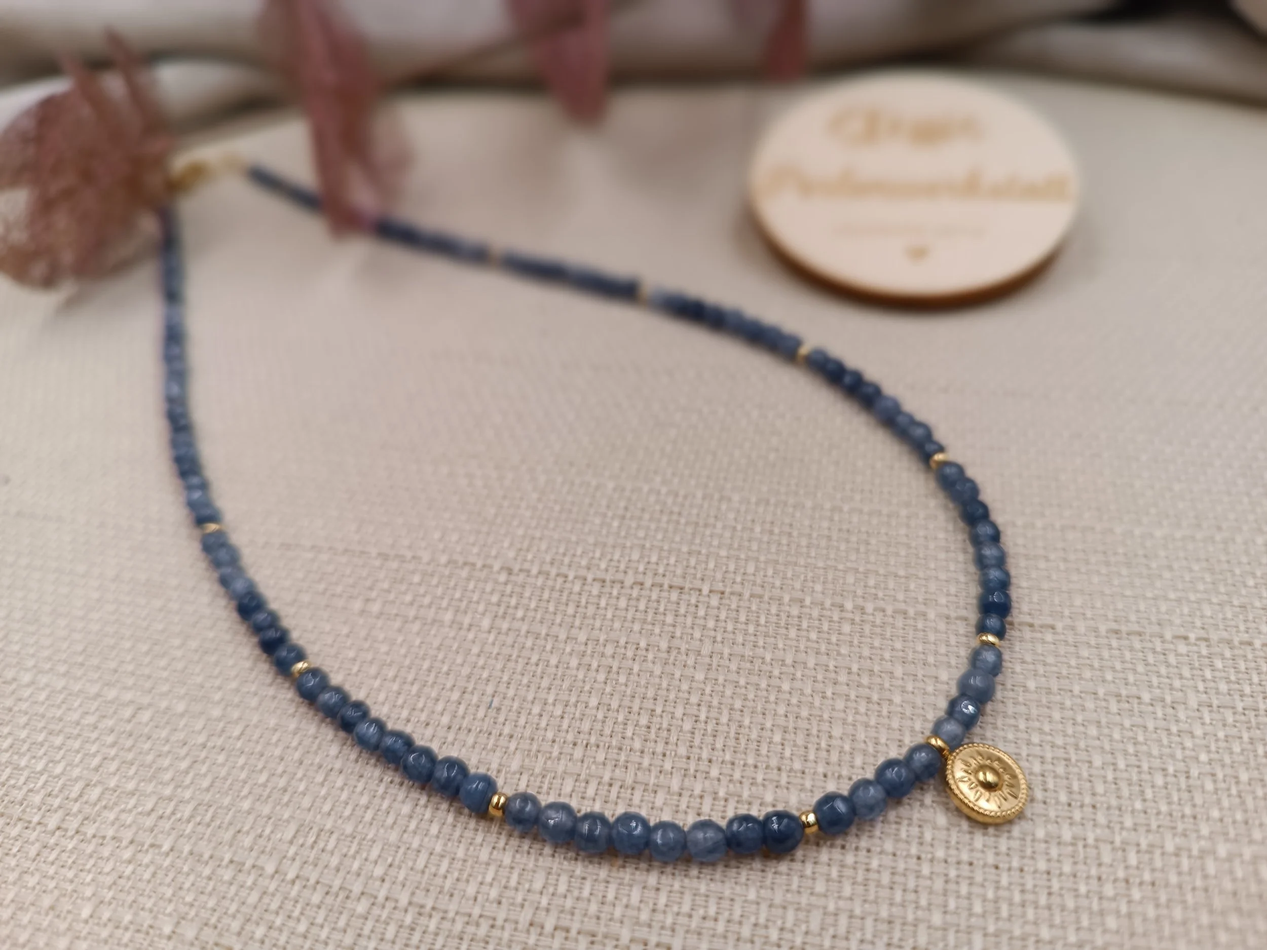 Halskette bestehend aus 3mm facettierten Natursteinperlen 
Anhänger "Sonne" aus Edelstahl
Preis Kette: 23 Euro