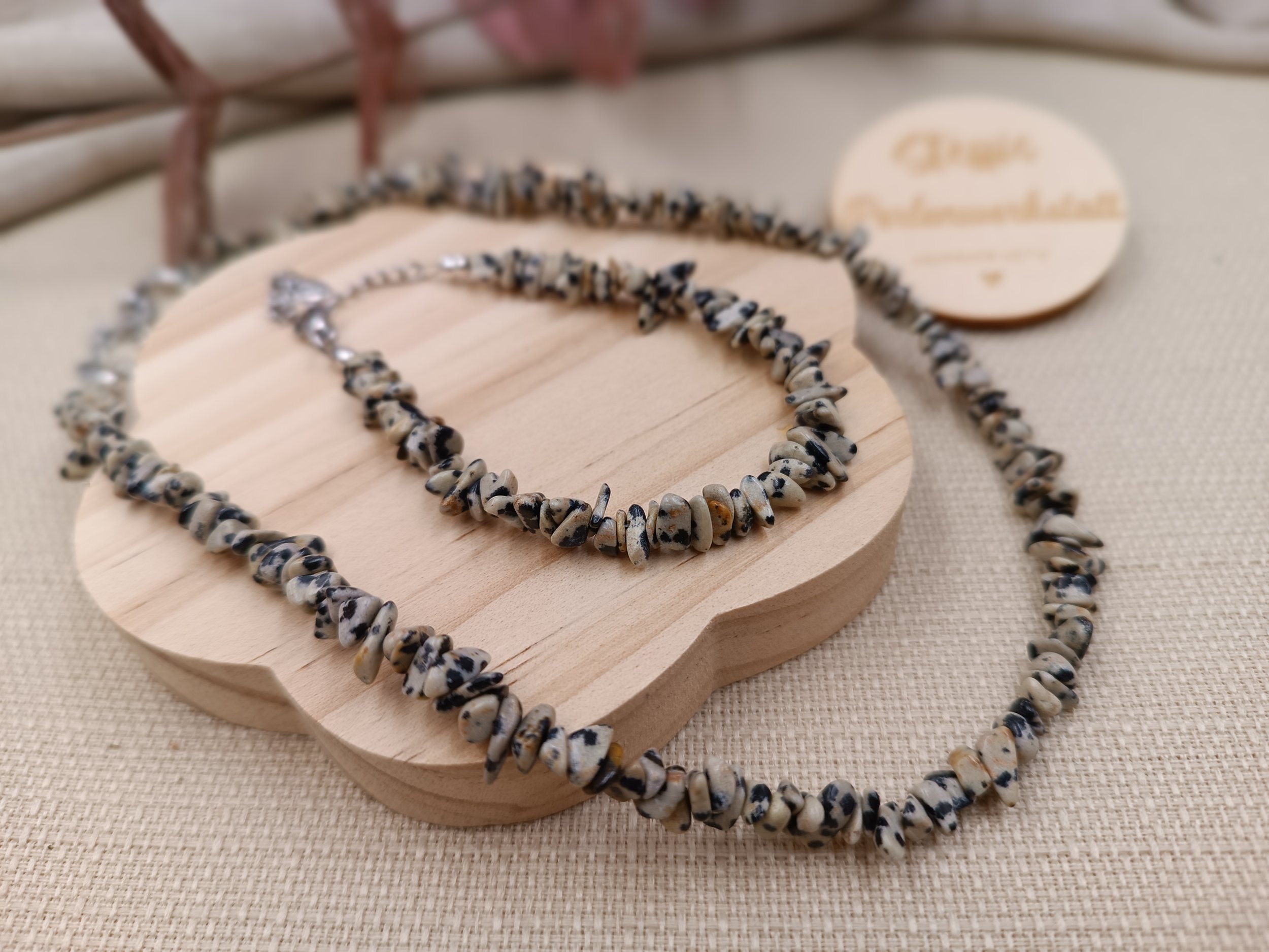 Set aus Armband & Halskette bestehend aus 4mm Splitter-Natursteinperlen
Preis Kette: 24,50 Euro
Preis Armband: 15  Euro
